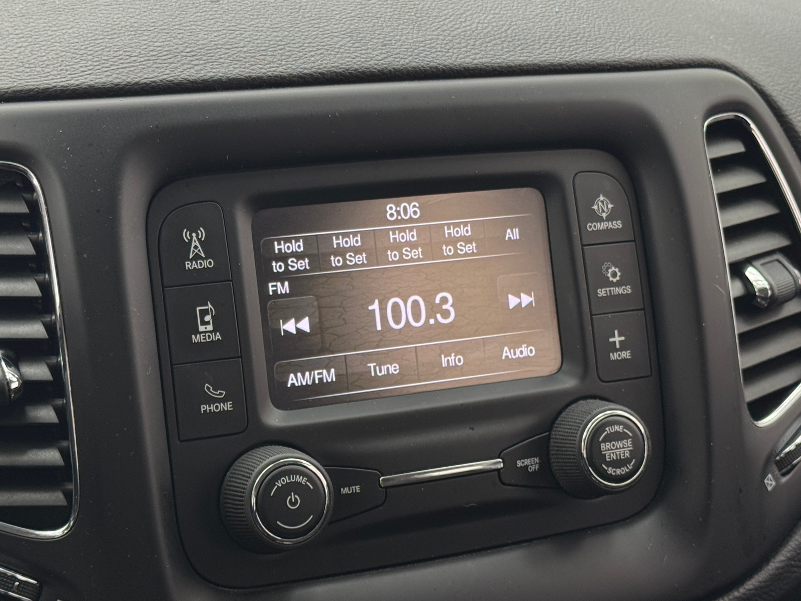 Thumbnail: 2018 Jeep Compass - 3