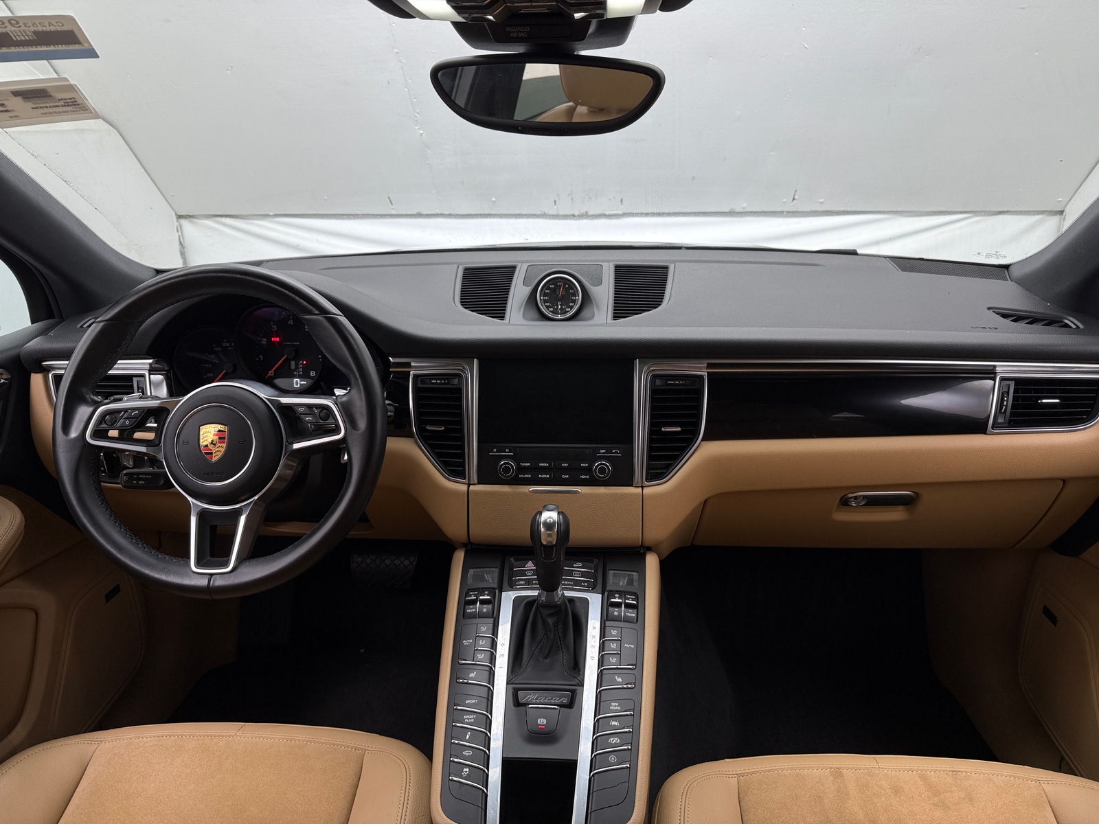 Thumbnail: 2018 Porsche Macan - 2