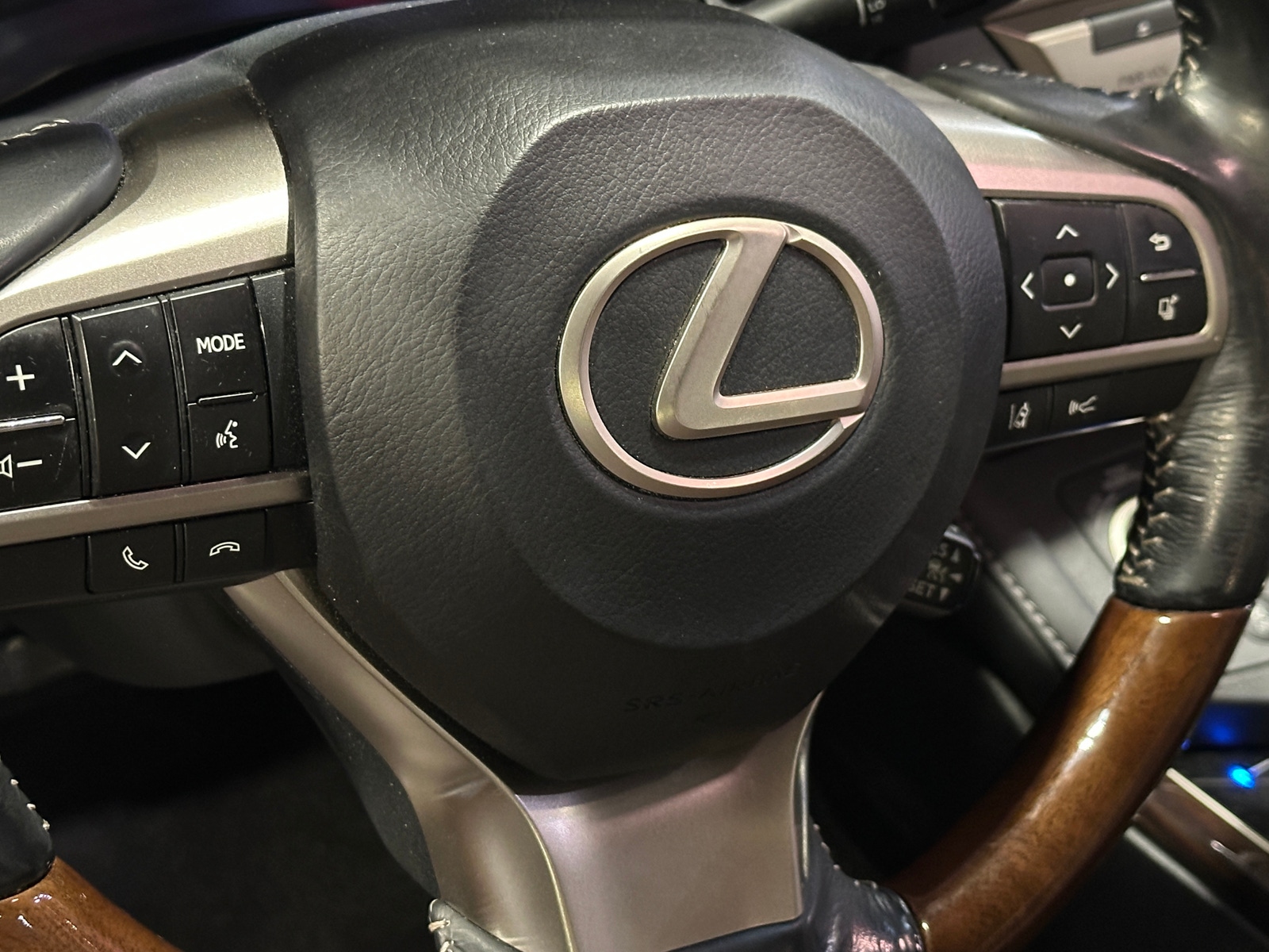 Thumbnail: 2016 Lexus ES - 4
