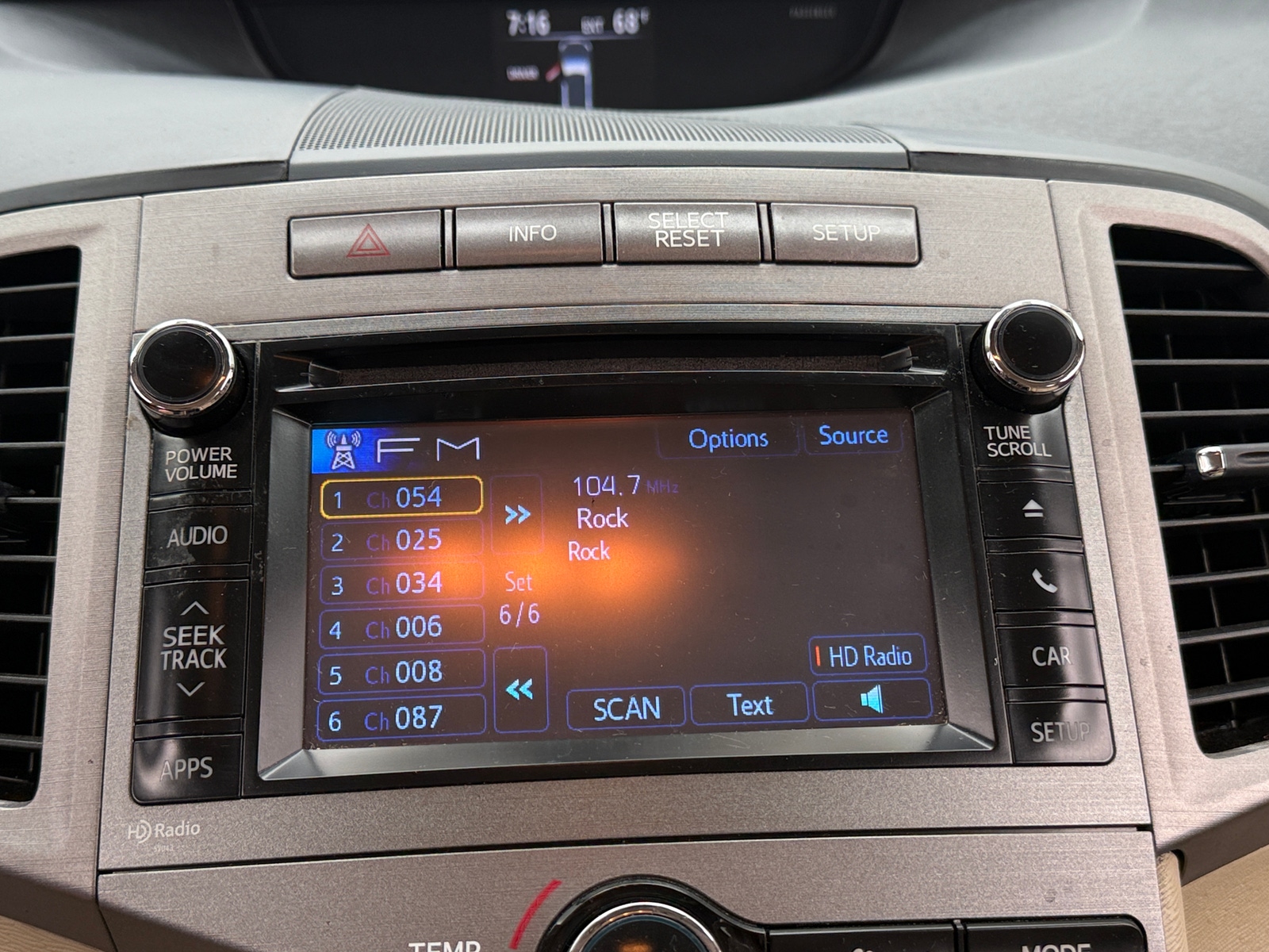 Thumbnail: 2014 Toyota Venza - 4