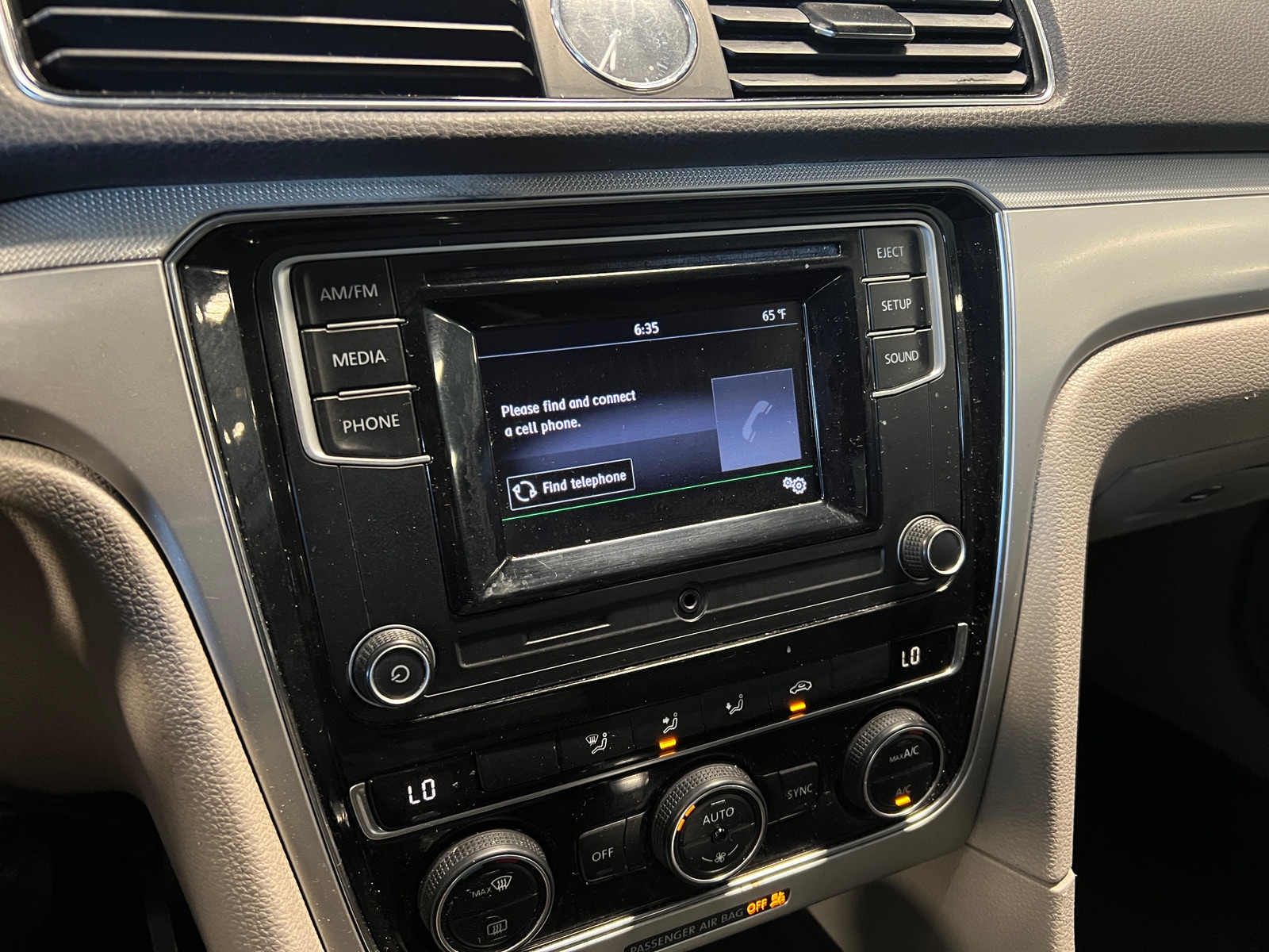 Thumbnail: 2016 Volkswagen Passat - 4
