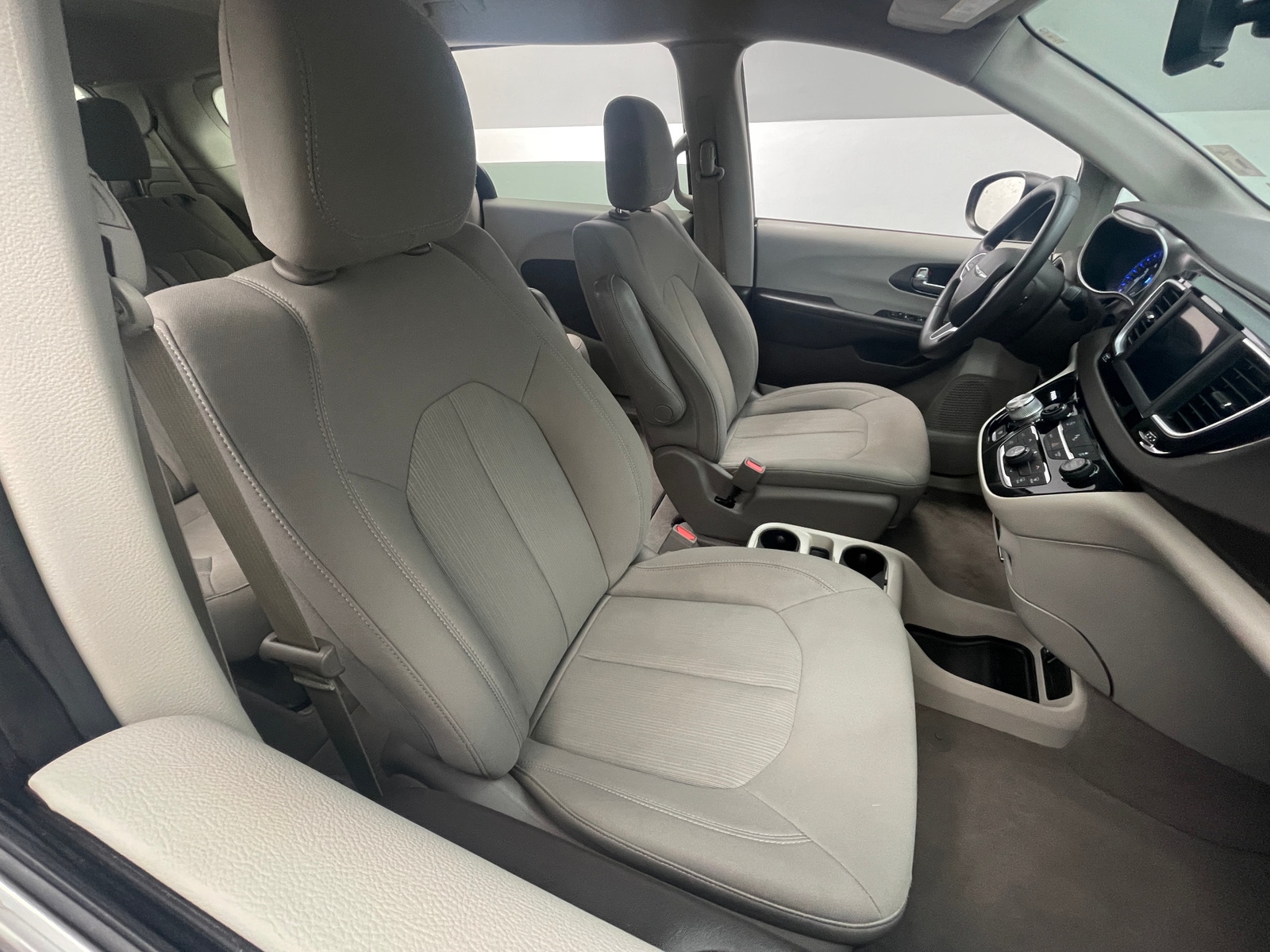 Thumbnail: 2021 Chrysler Voyager - 2
