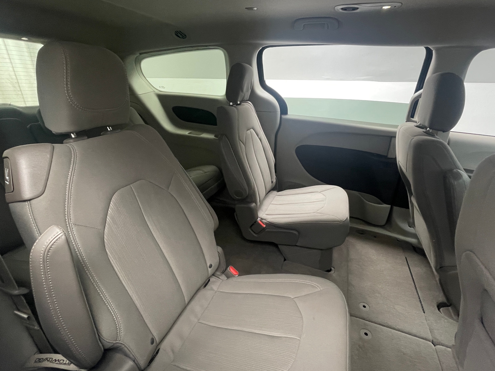 Thumbnail: 2021 Chrysler Voyager - 6