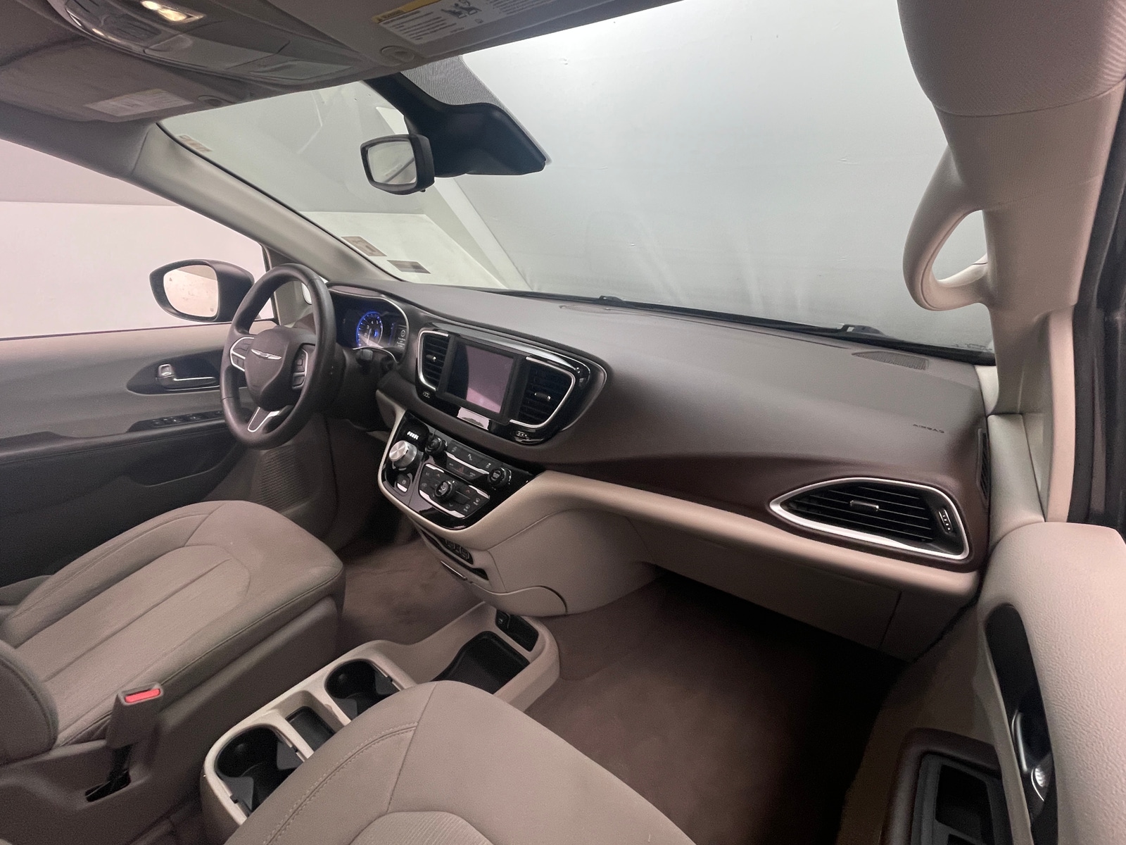 Thumbnail: 2021 Chrysler Voyager - 3