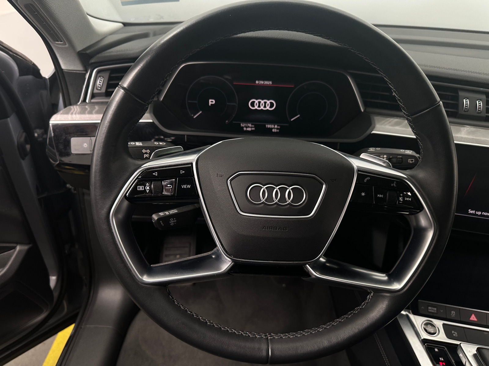 Thumbnail: 2023 Audi e-tron - 4