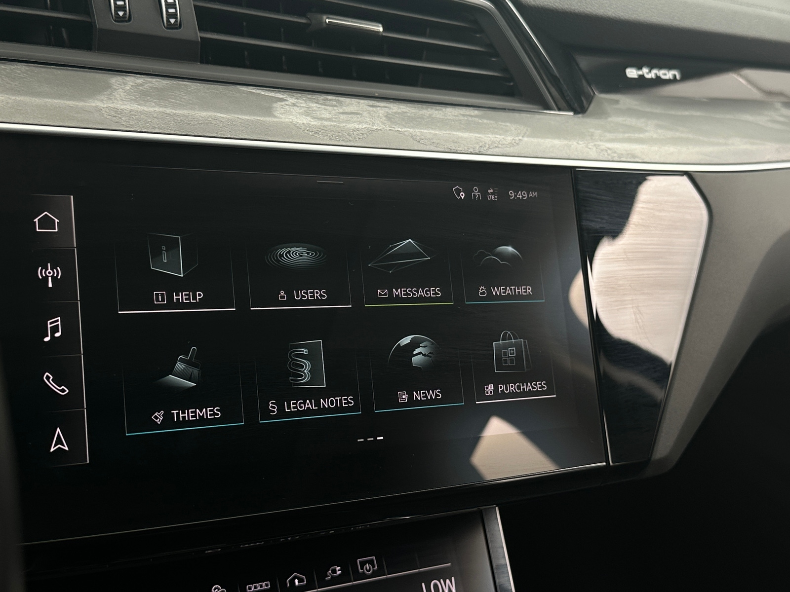 Thumbnail: 2023 Audi e-tron - 3