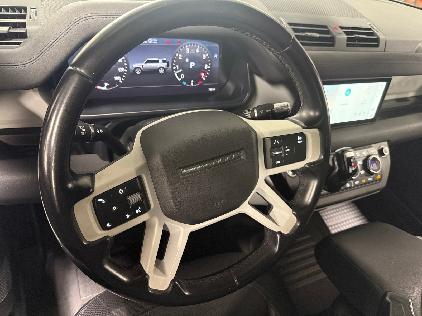 Thumbnail: 2021 Land Rover Defender - 4