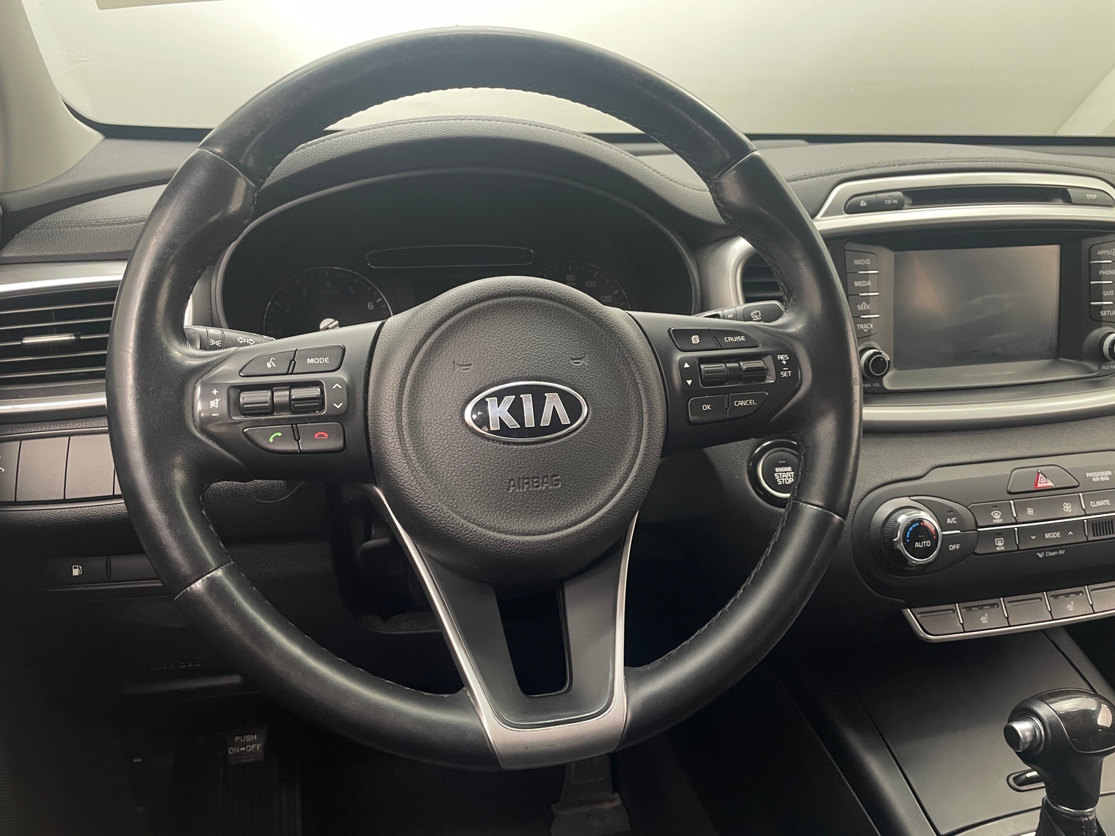 Thumbnail: 2017 Kia Sorento - 4