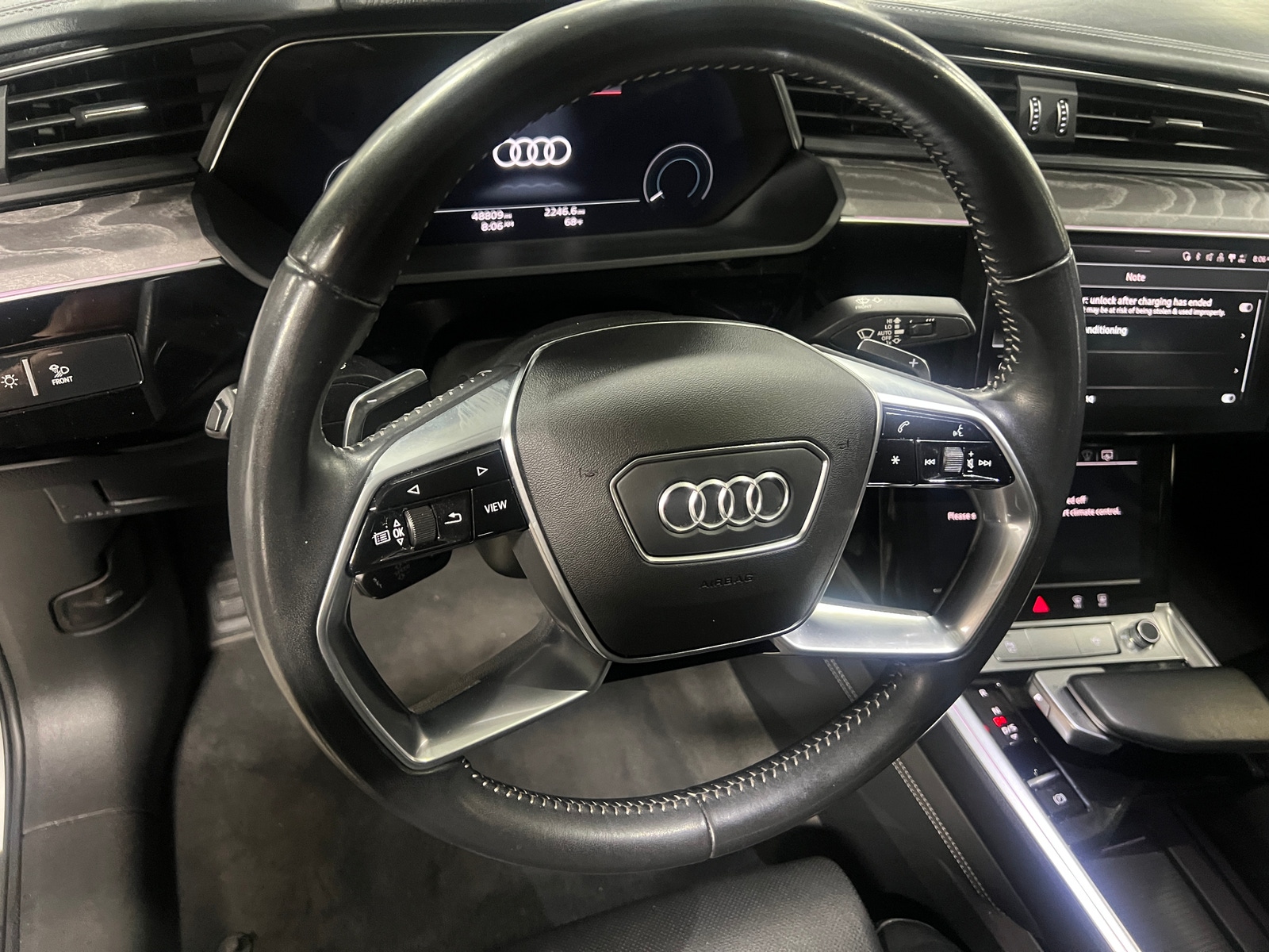 Thumbnail: 2021 Audi e-tron S - 4