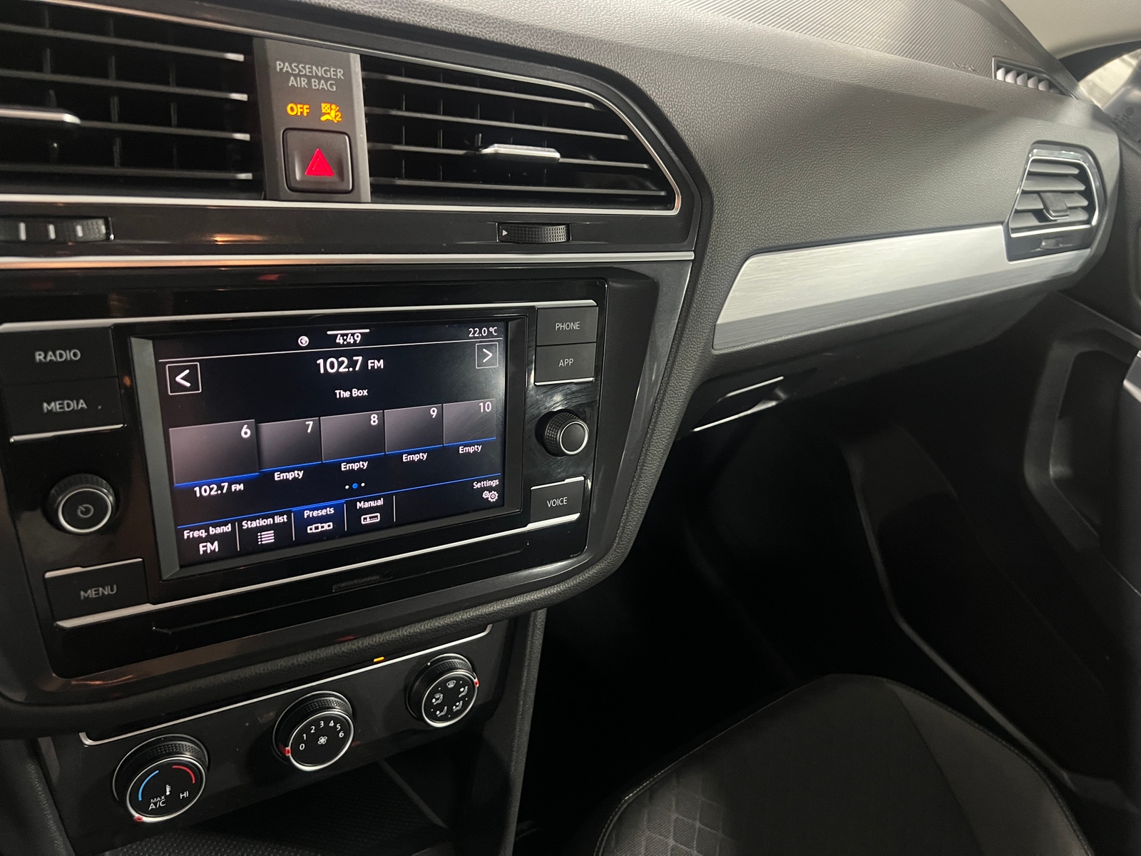 Thumbnail: 2021 Volkswagen Tiguan - 4