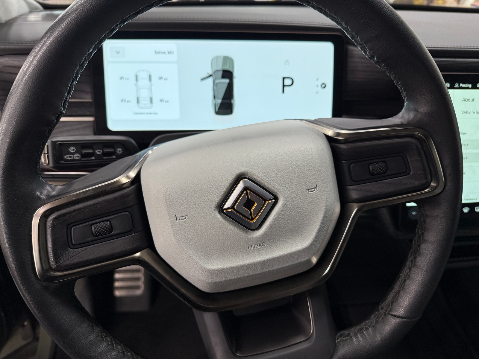 Thumbnail: 2023 Rivian R1S - 4