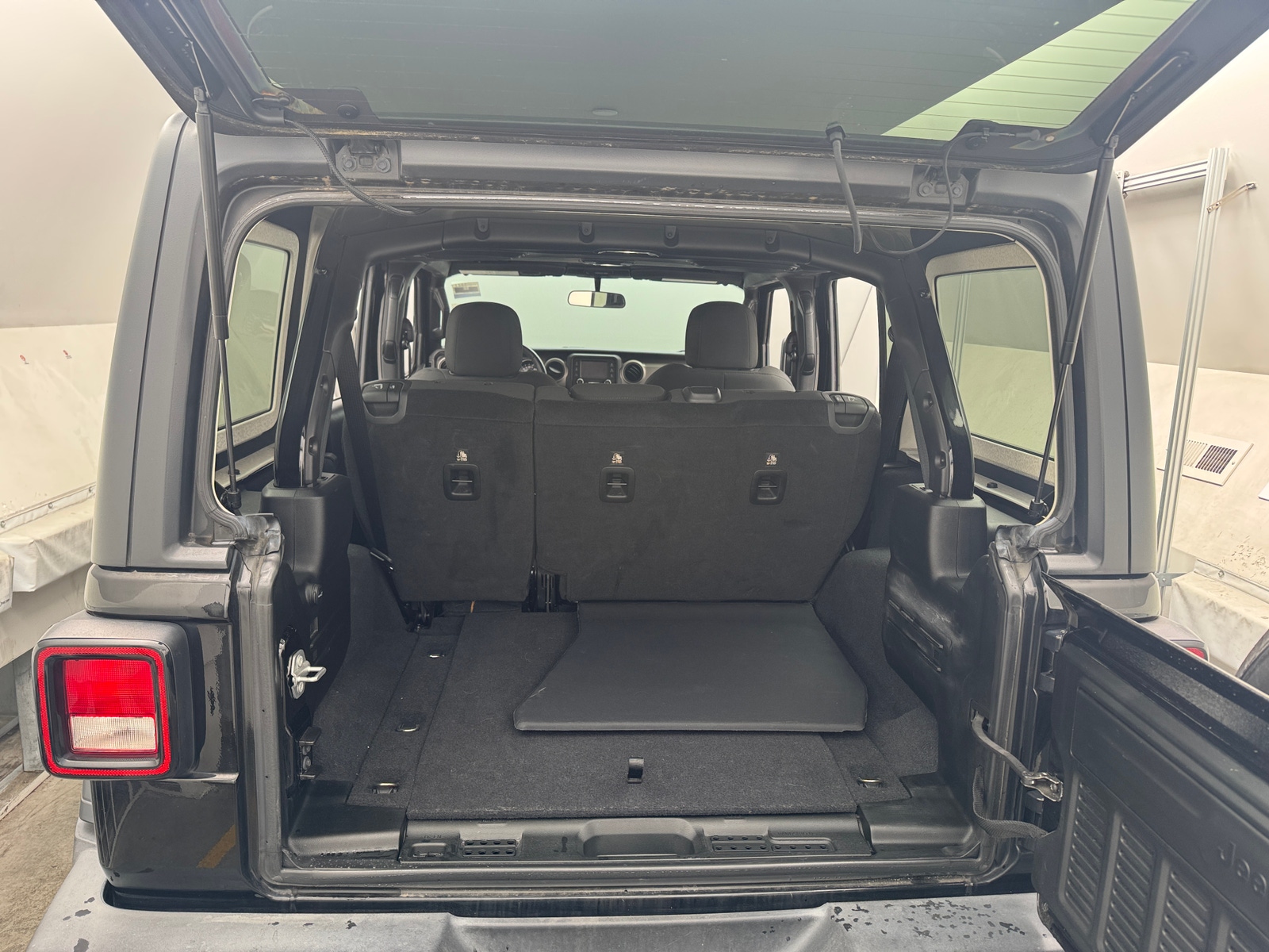 Thumbnail: 2018 Jeep Wrangler - 7