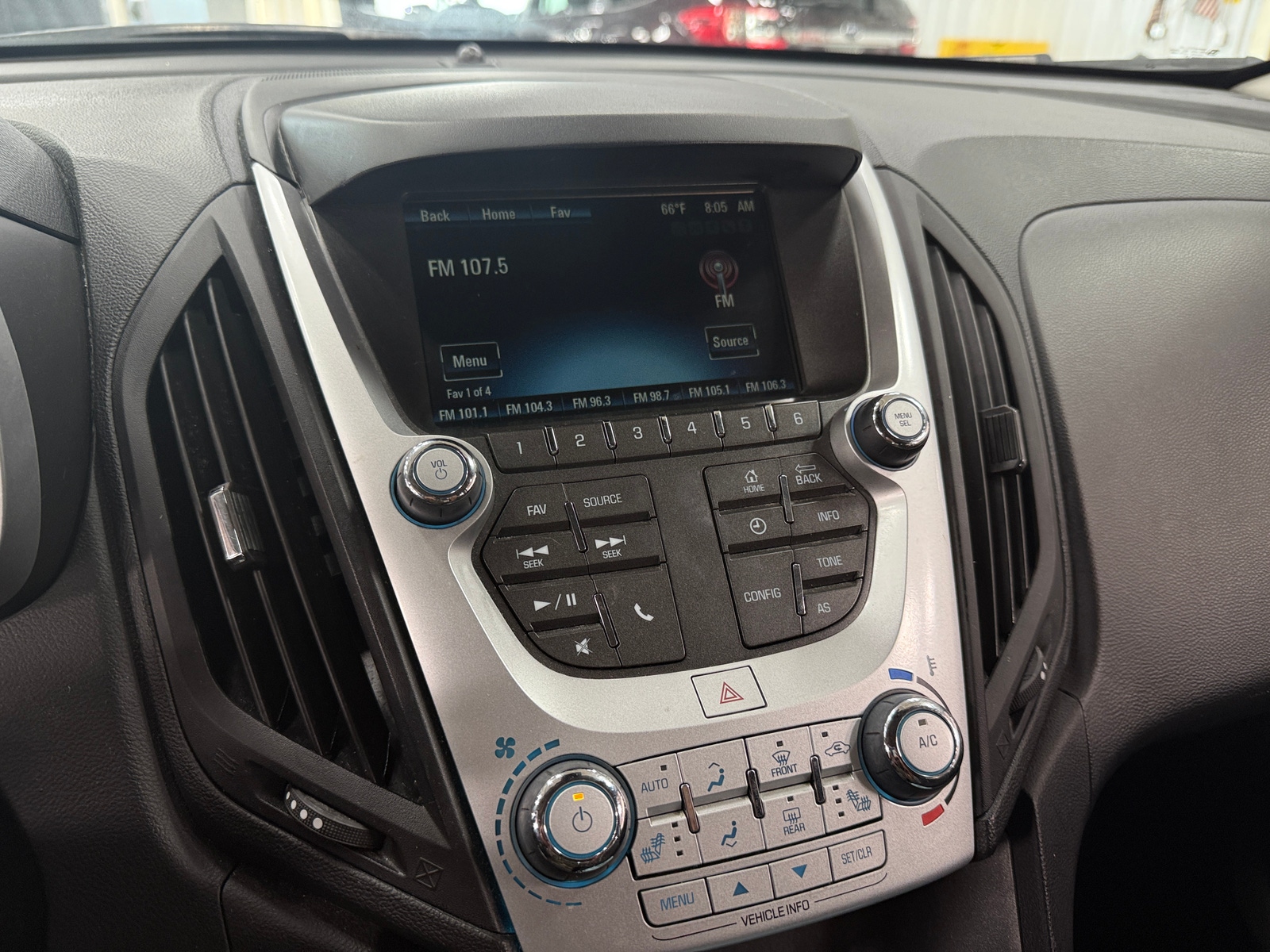 Thumbnail: 2016 Chevrolet Equinox - 4
