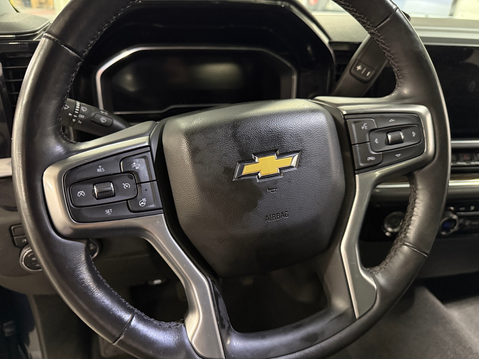 Thumbnail: 2022 Chevrolet Silverado 1500 - 5