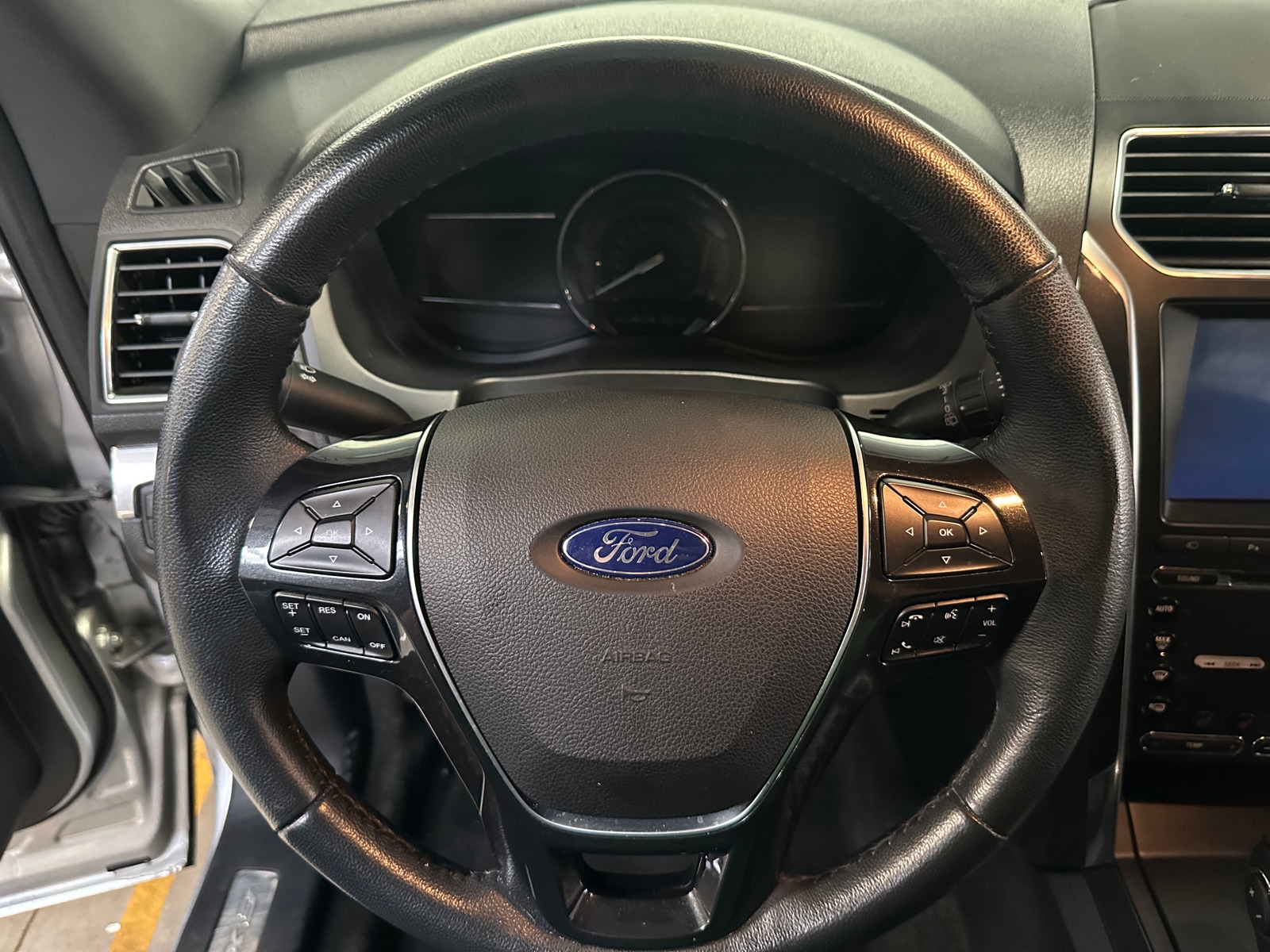 Thumbnail: 2018 Ford Explorer - 4