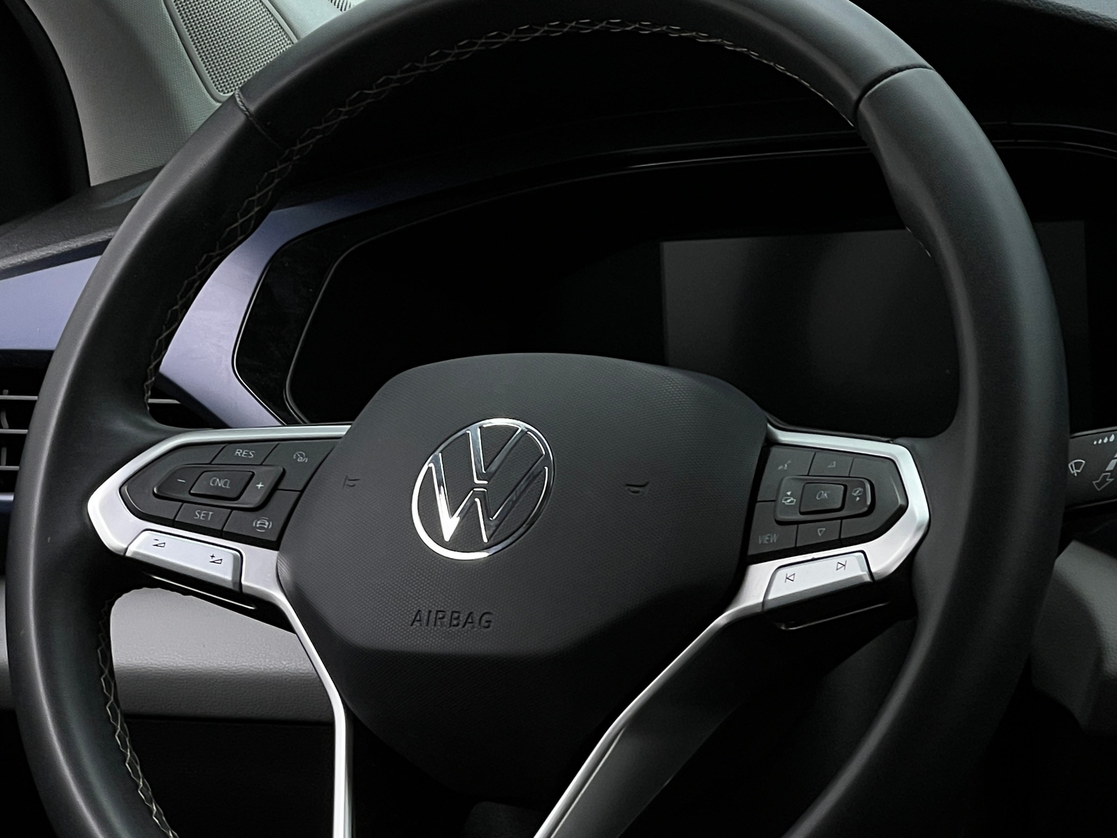 Thumbnail: 2022 Volkswagen Taos - 4
