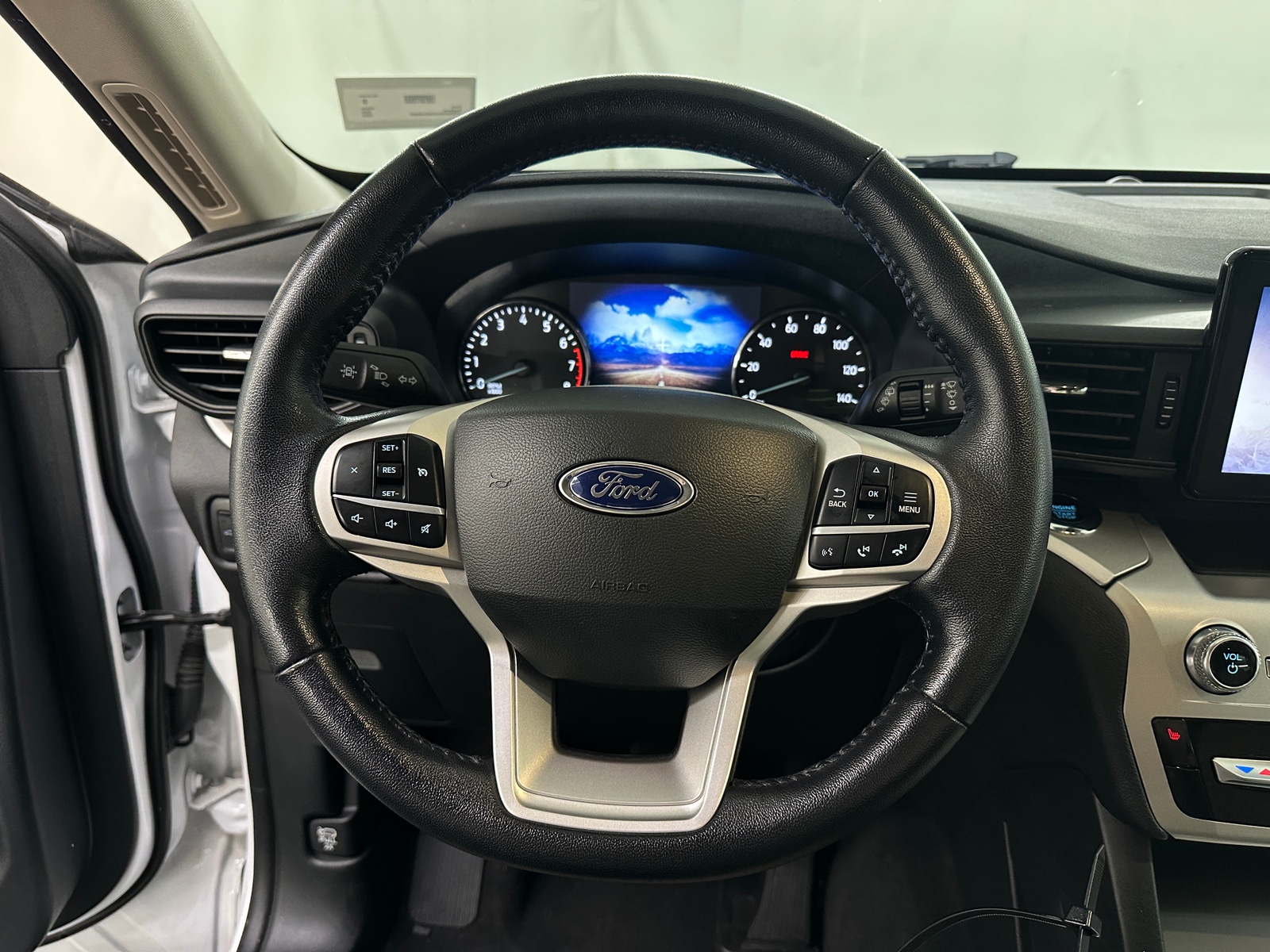 Thumbnail: 2022 Ford Explorer - 5