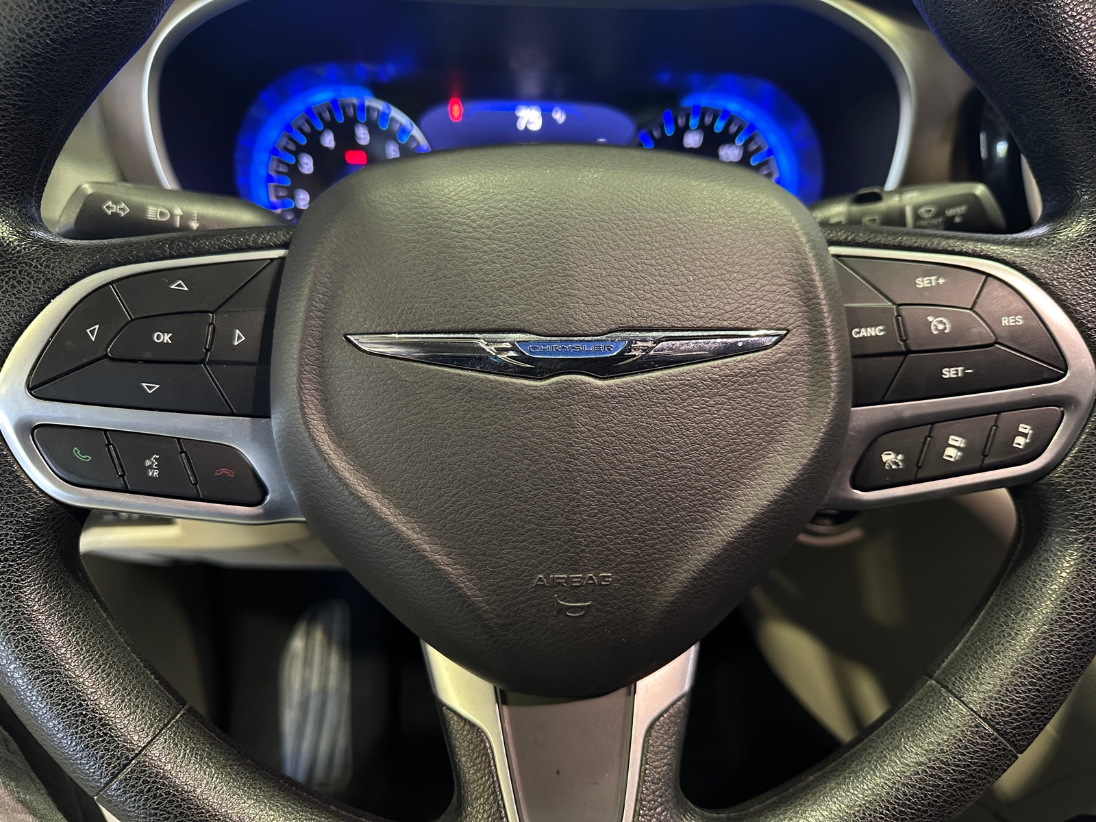 Thumbnail: 2019 Chrysler Pacifica - 5