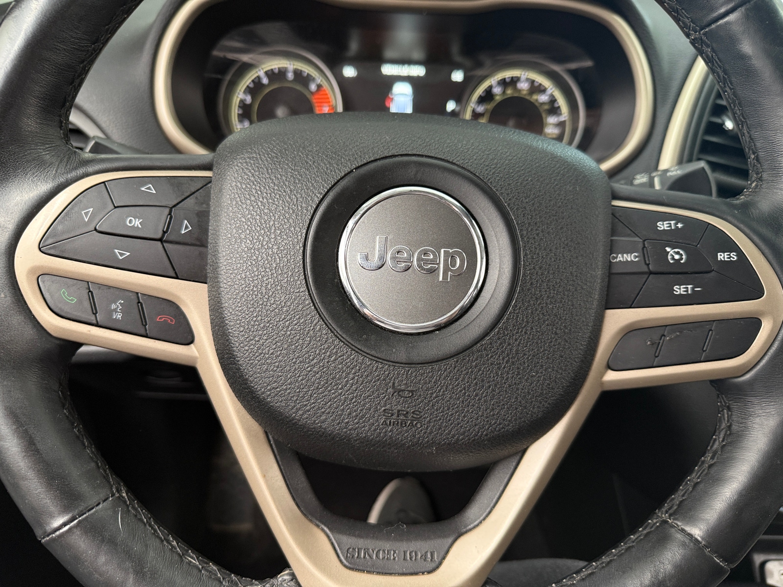 Thumbnail: 2017 Jeep Cherokee - 5