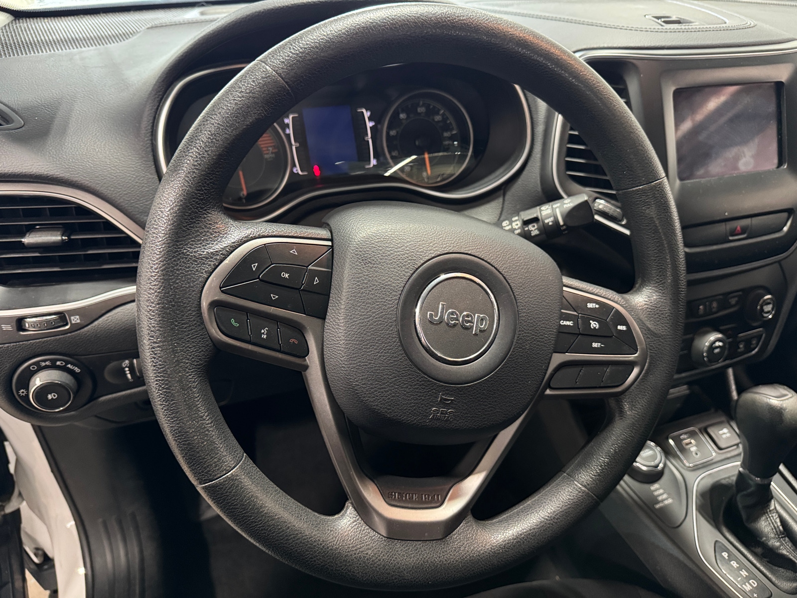 Thumbnail: 2019 Jeep Cherokee - 5