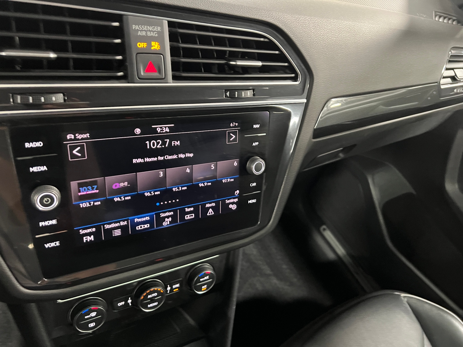Thumbnail: 2021 Volkswagen Tiguan - 4