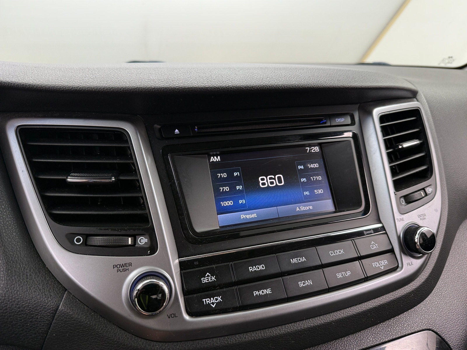 Thumbnail: 2017 Hyundai Tucson - 4