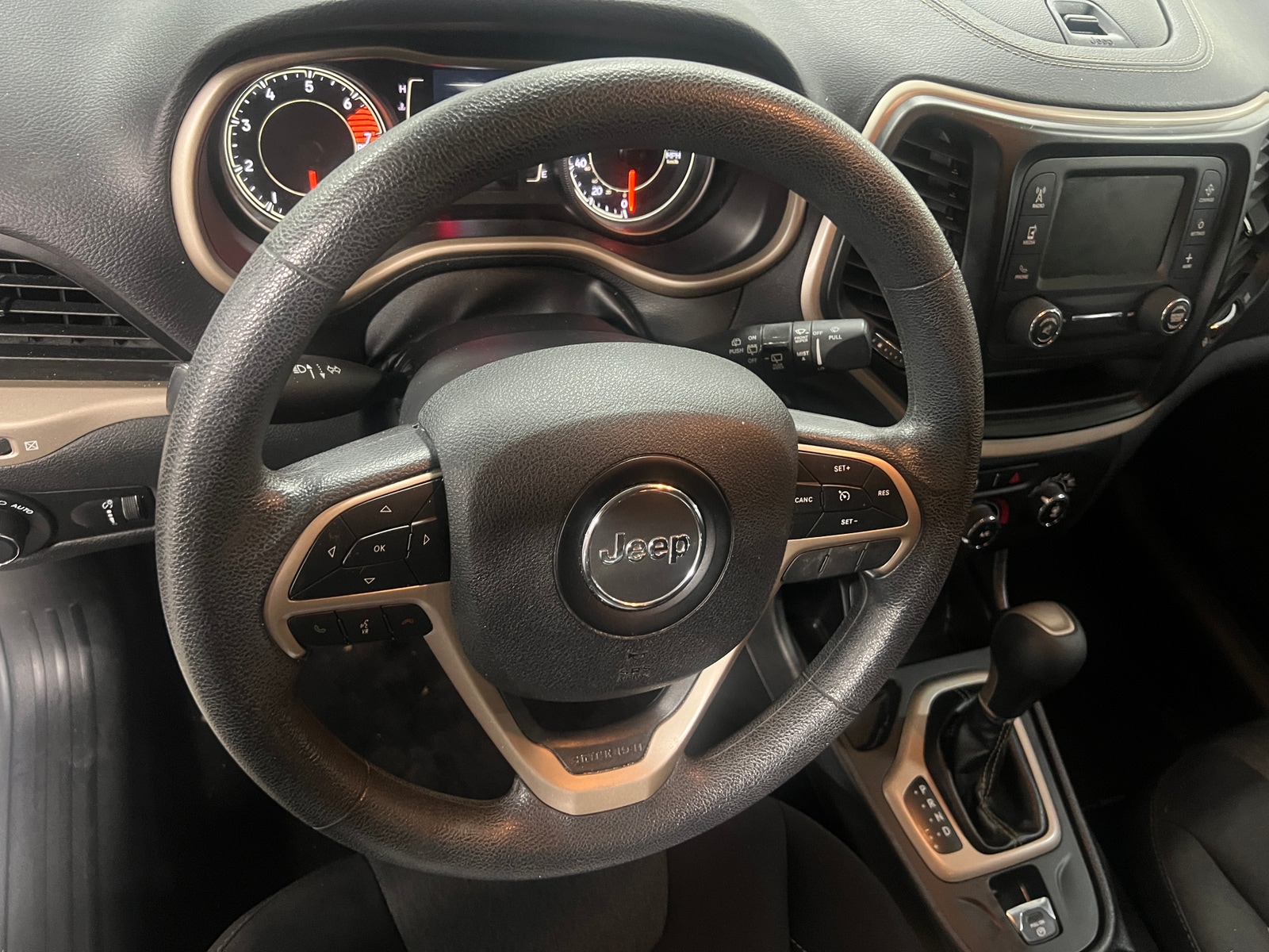 Thumbnail: 2018 Jeep Cherokee - 5