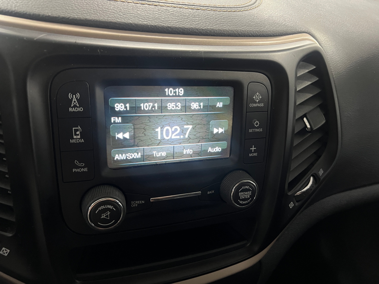 Thumbnail: 2018 Jeep Cherokee - 4