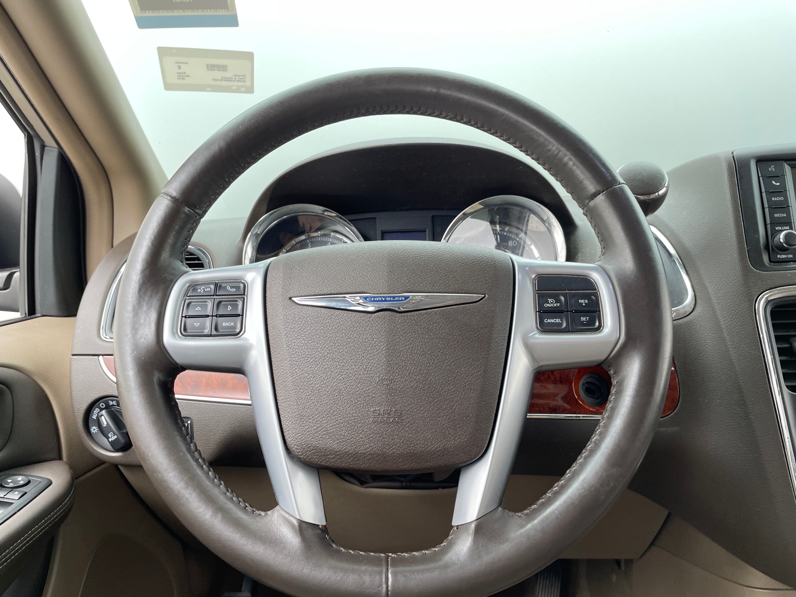 Thumbnail: 2013 Chrysler Town & Country - 4