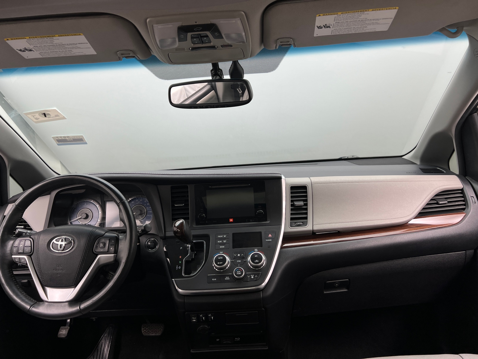 Thumbnail: 2017 Toyota Sienna - 2
