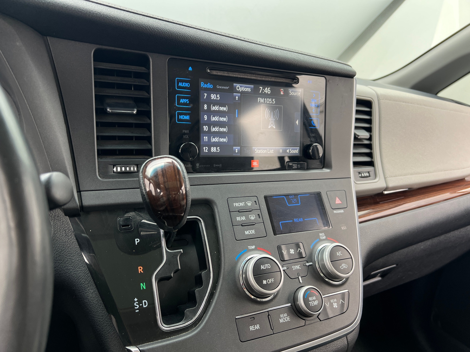 Thumbnail: 2017 Toyota Sienna - 3