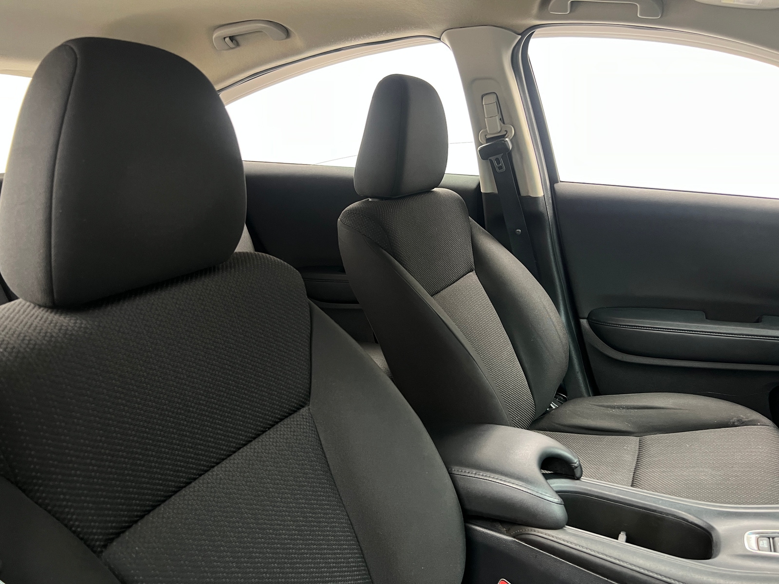 Thumbnail: 2016 Honda HR-V - 2