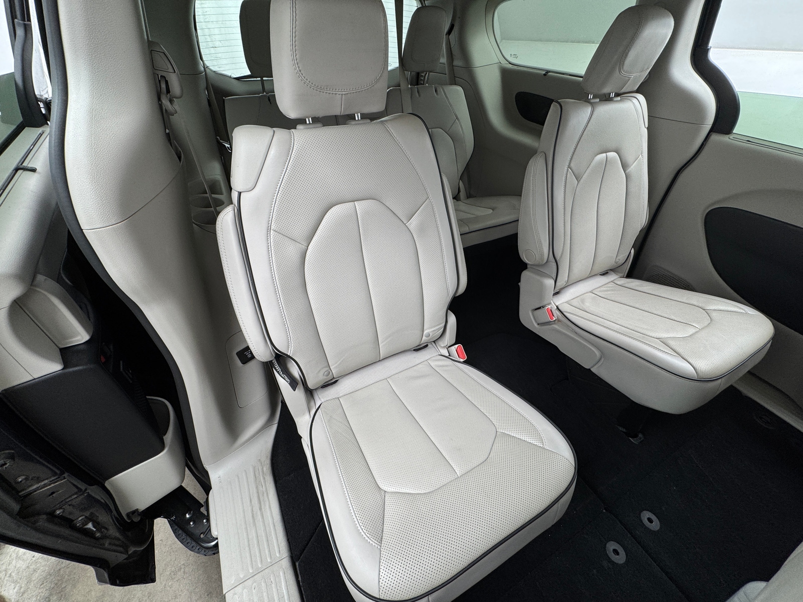 Thumbnail: 2021 Chrysler Pacifica - 5