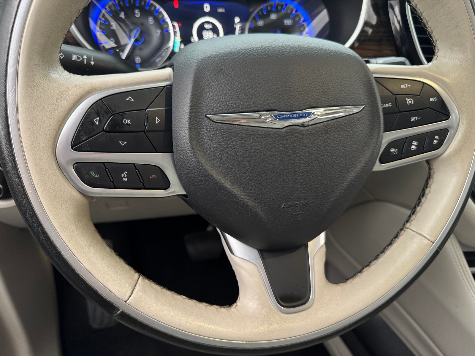 Thumbnail: 2021 Chrysler Pacifica - 4