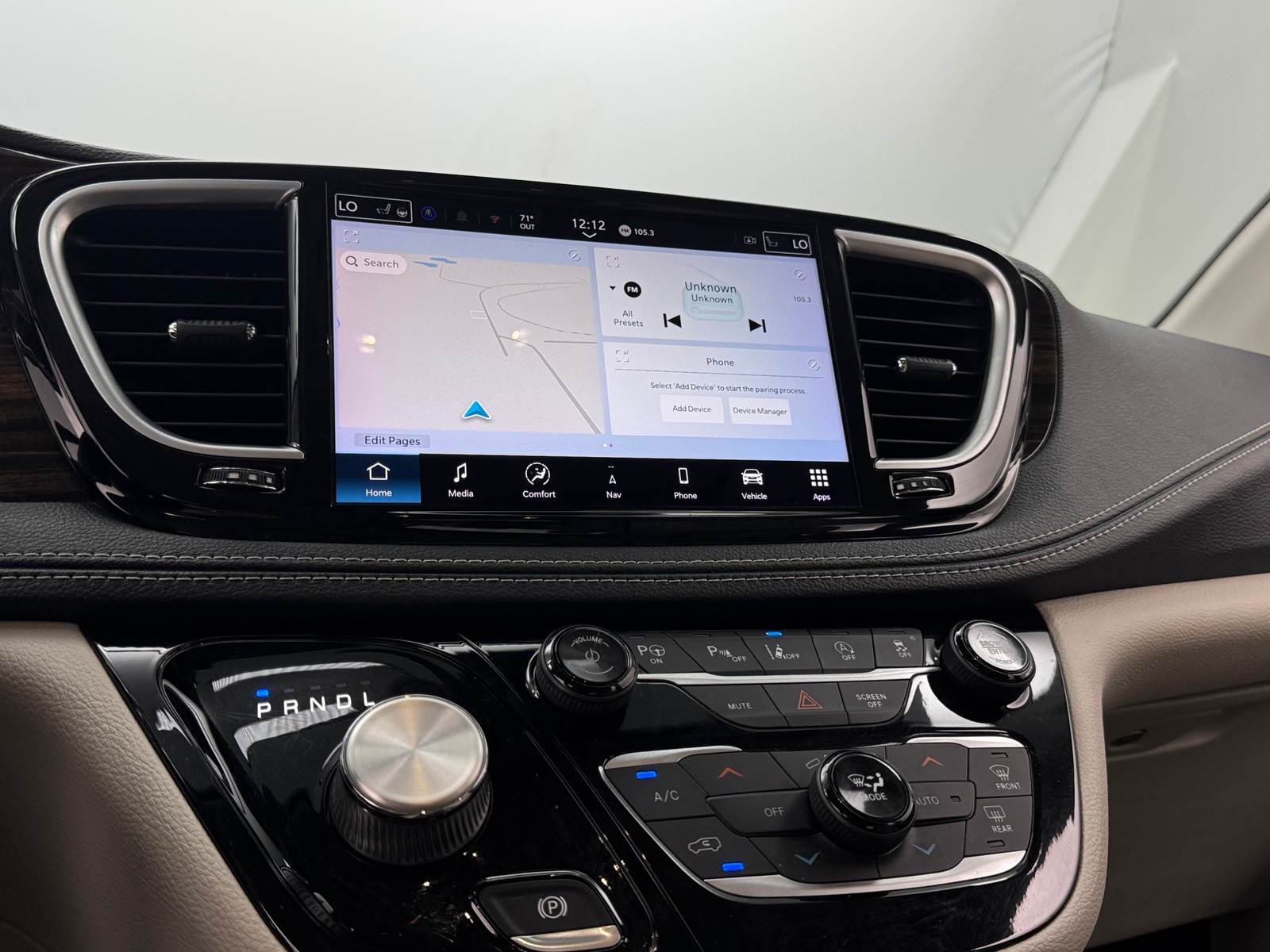 Thumbnail: 2021 Chrysler Pacifica - 3