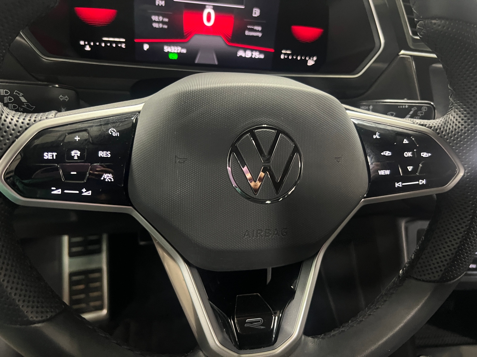 Thumbnail: 2022 Volkswagen Tiguan - 4