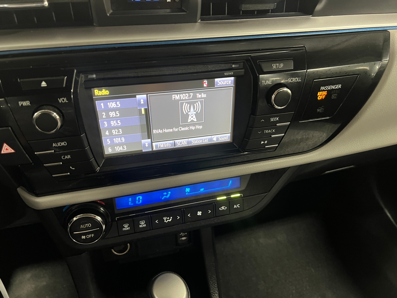 Thumbnail: 2015 Toyota Corolla - 4