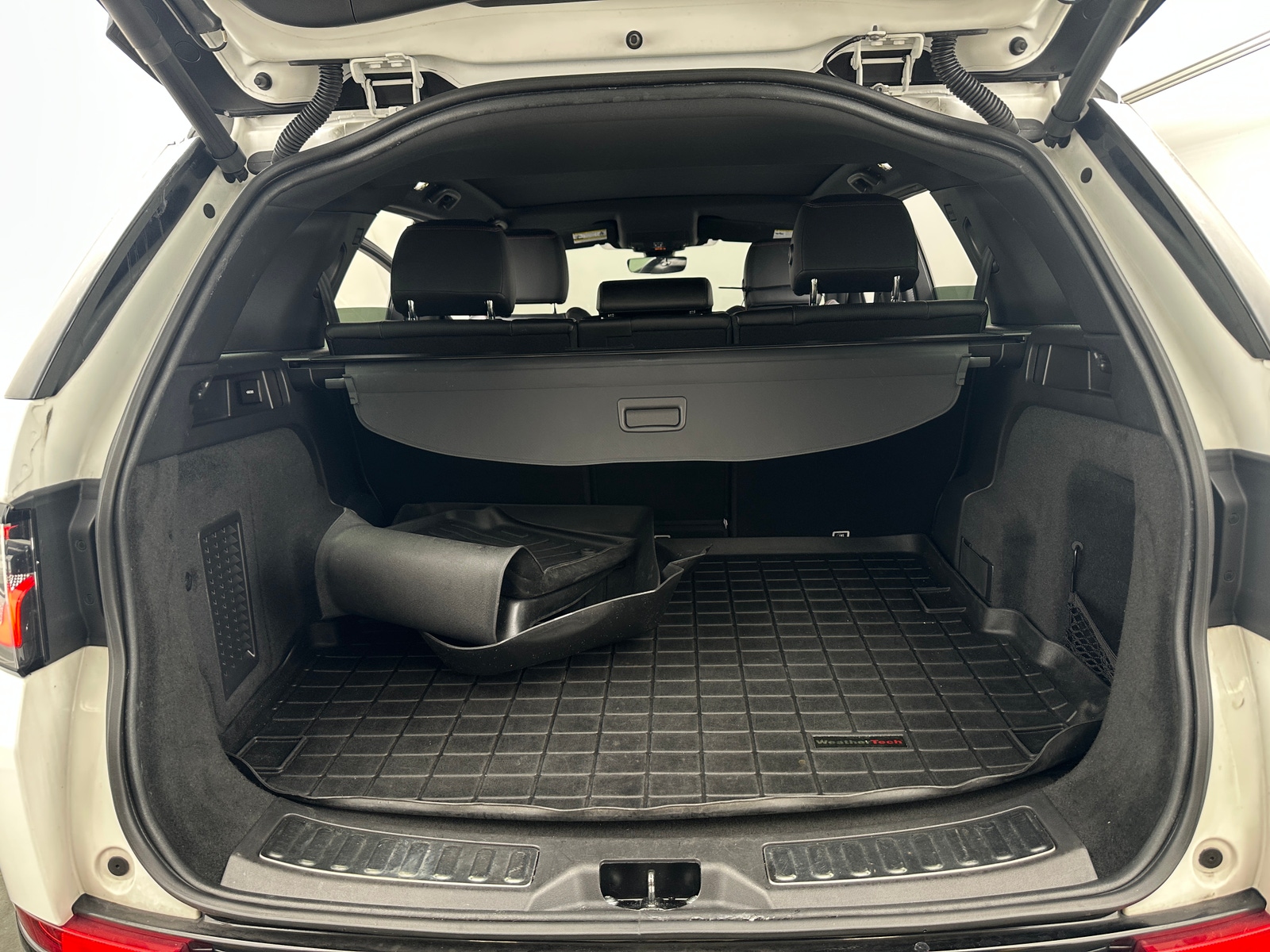 Thumbnail: 2020 Land Rover Discovery Sport - 6