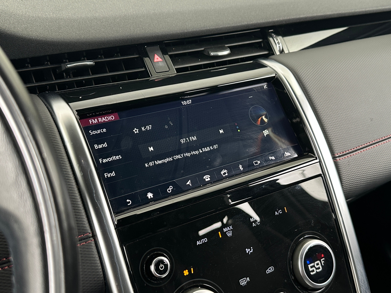 Thumbnail: 2020 Land Rover Discovery Sport - 3