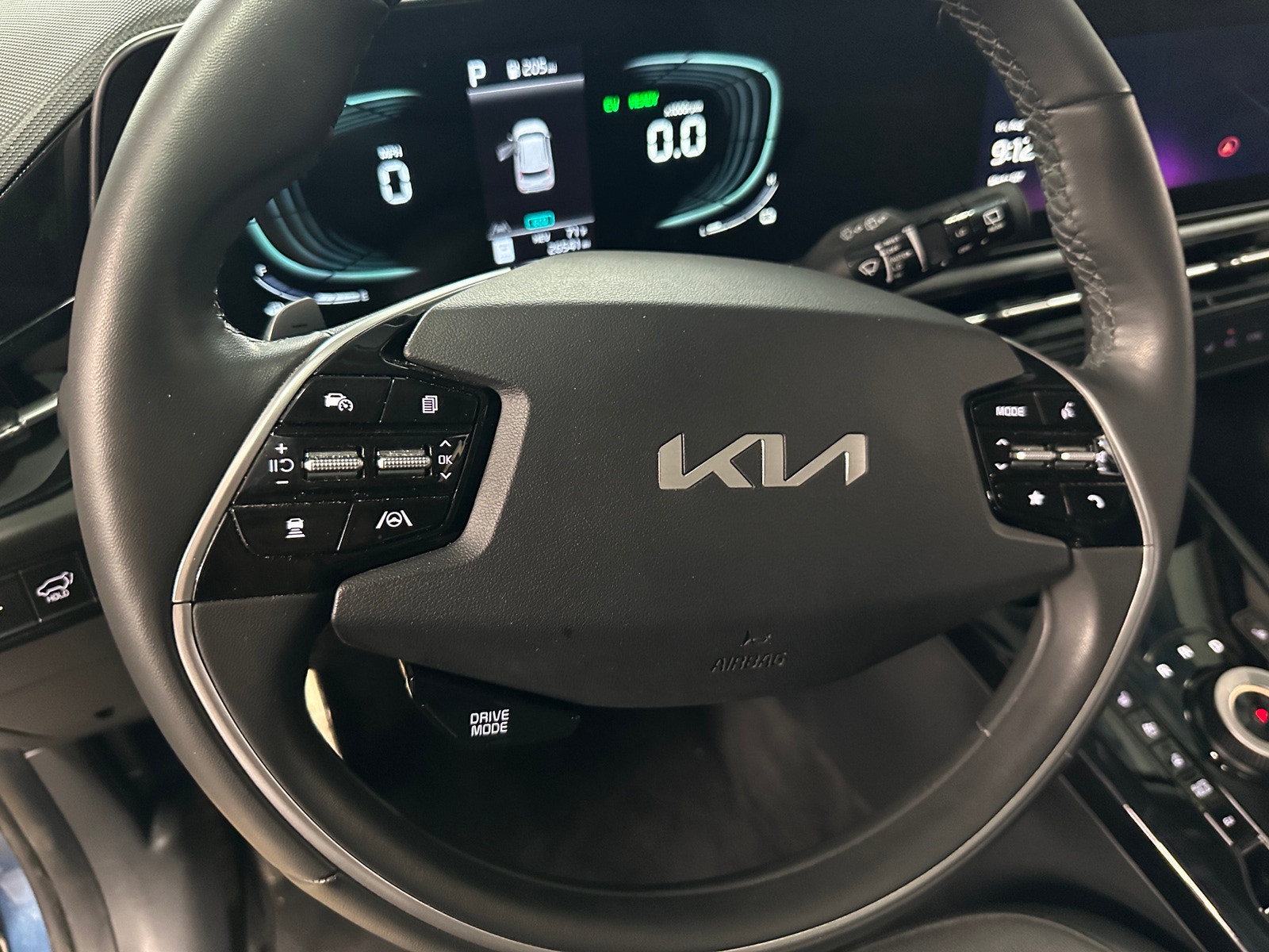 Thumbnail: 2023 Kia Niro - 4