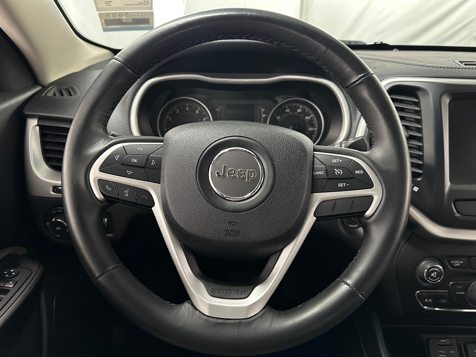 Thumbnail: 2015 Jeep Cherokee - 5