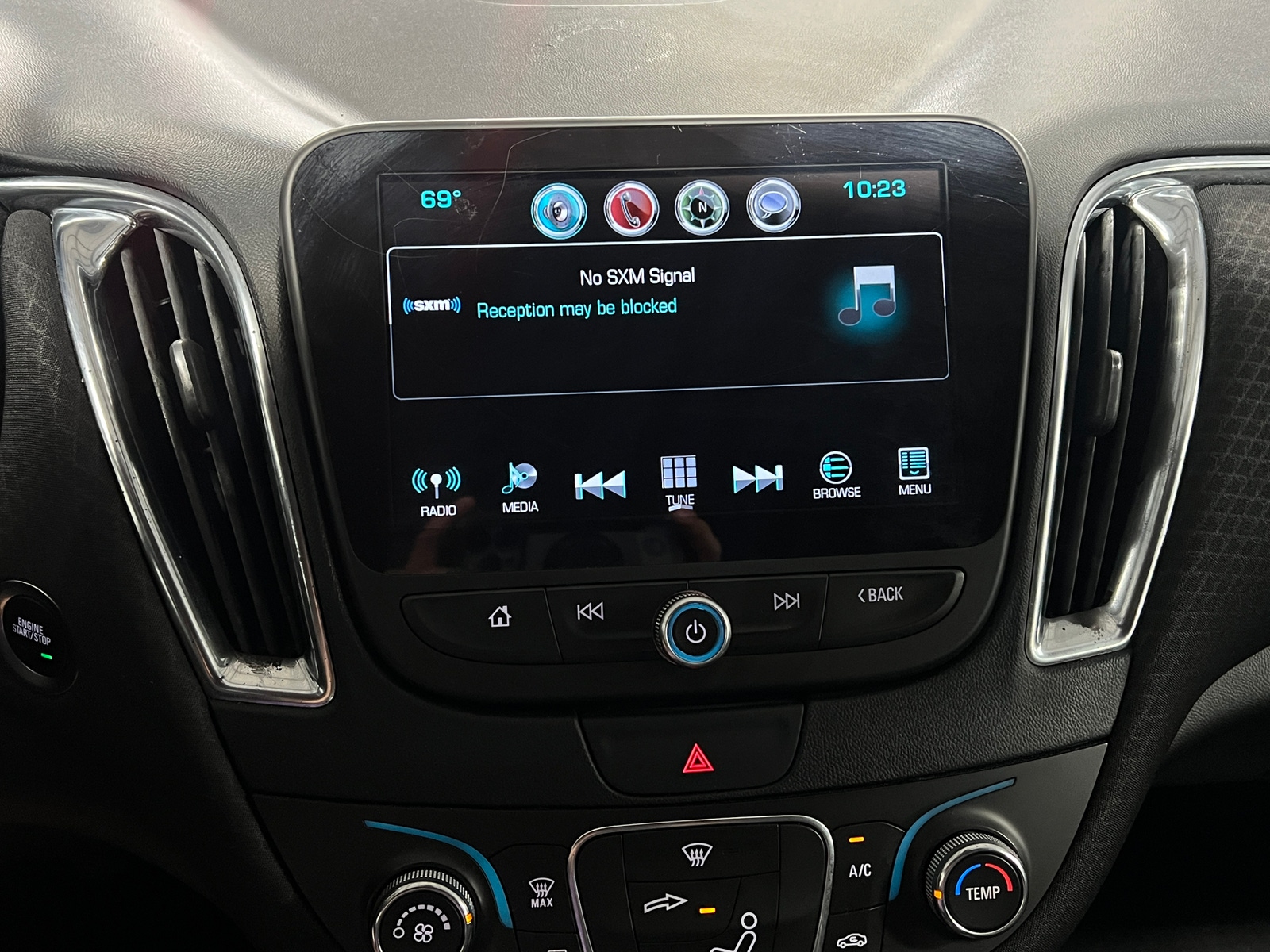 Thumbnail: 2017 Chevrolet Malibu - 4