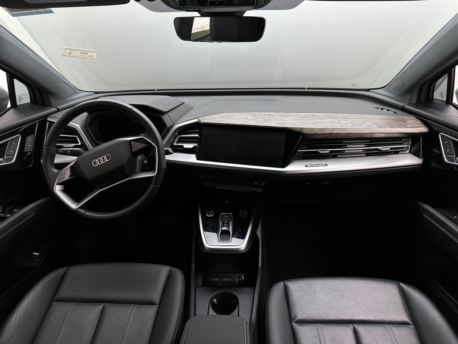 Thumbnail: 2024 Audi Q4 e-tron - 2