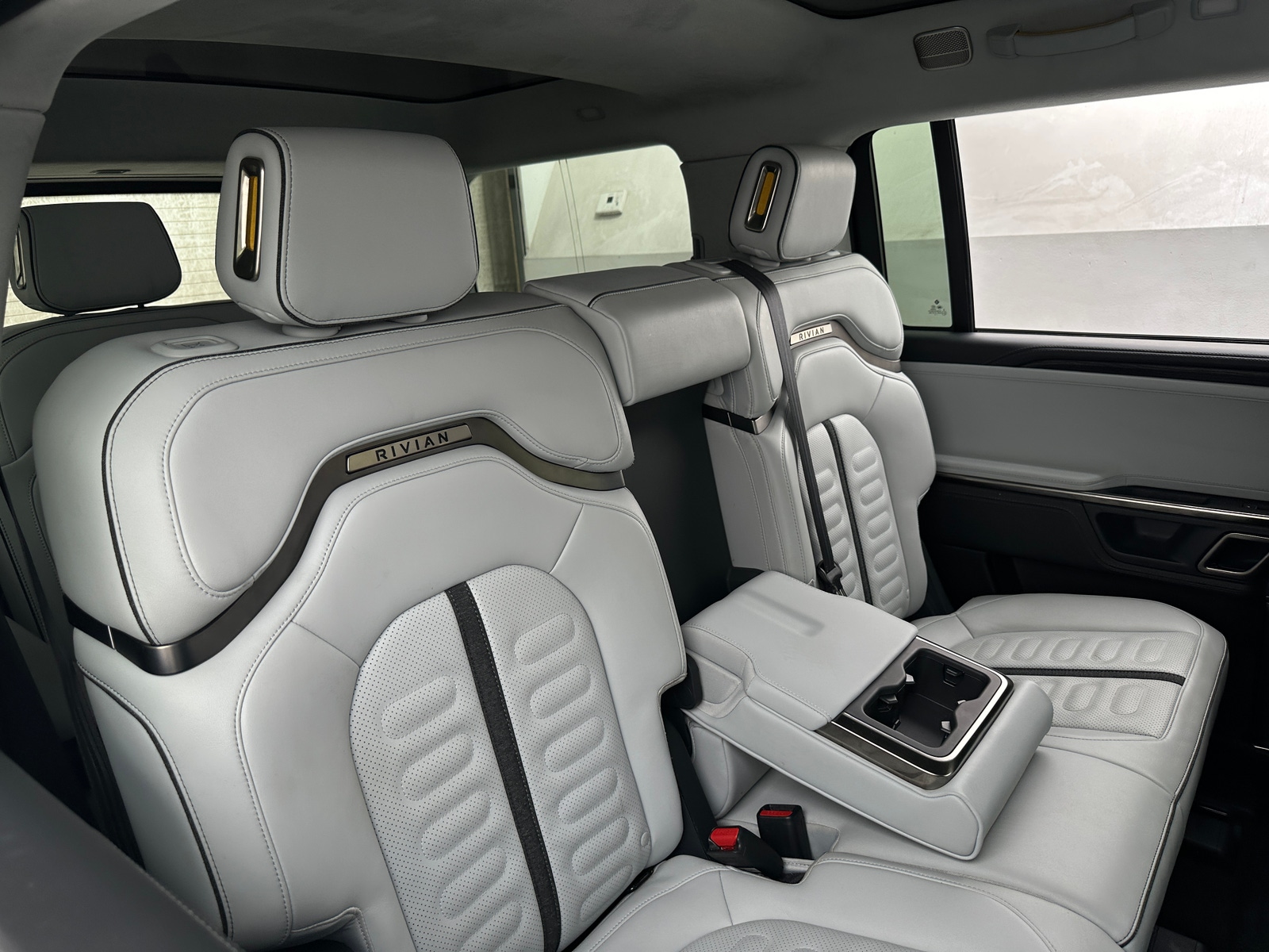 Thumbnail: 2023 Rivian R1S - 5