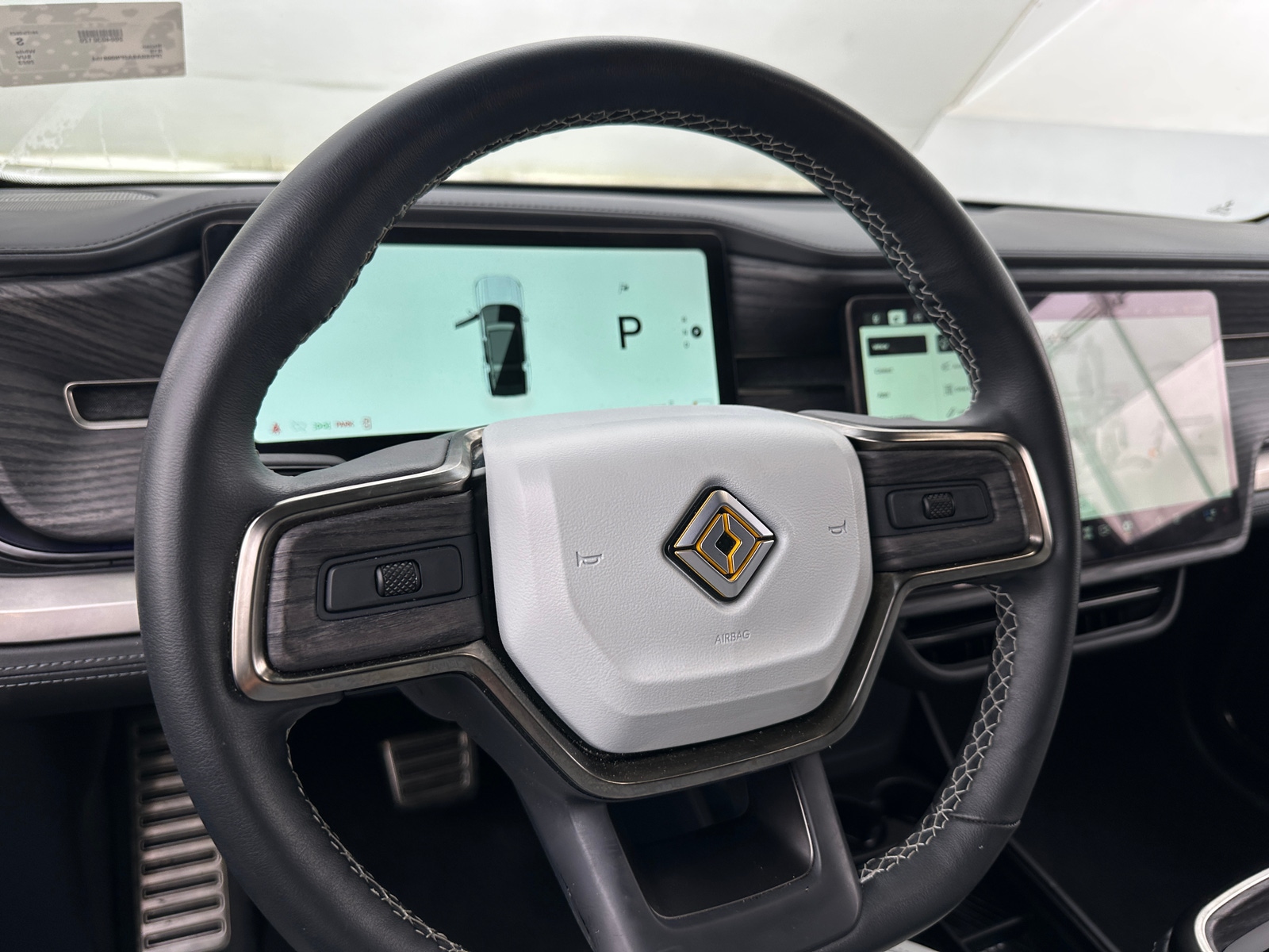 Thumbnail: 2023 Rivian R1S - 4