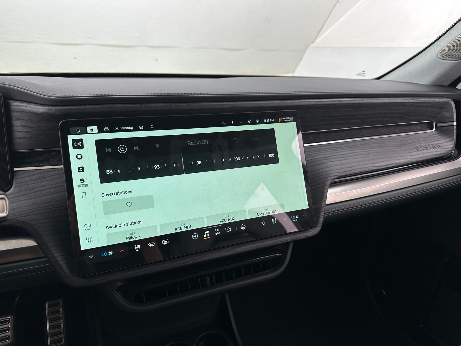 Thumbnail: 2023 Rivian R1S - 3