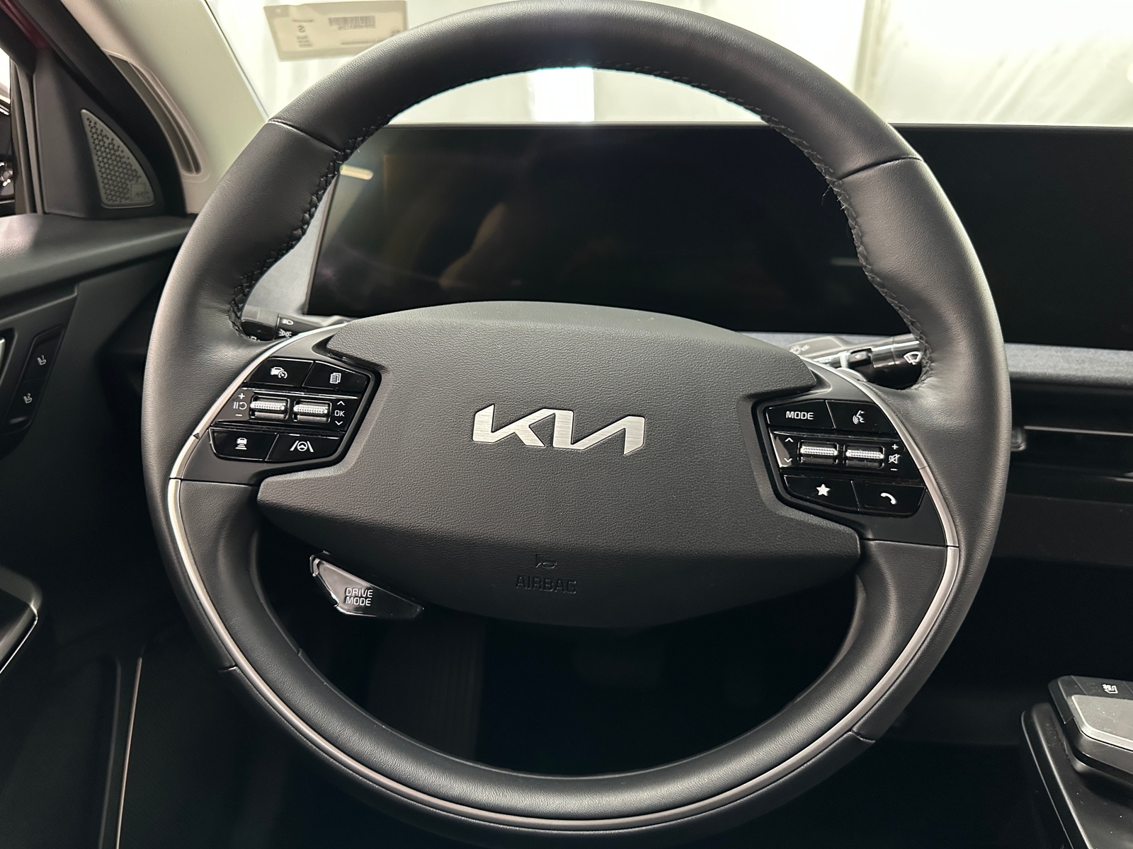 Thumbnail: 2022 Kia EV6 - 4