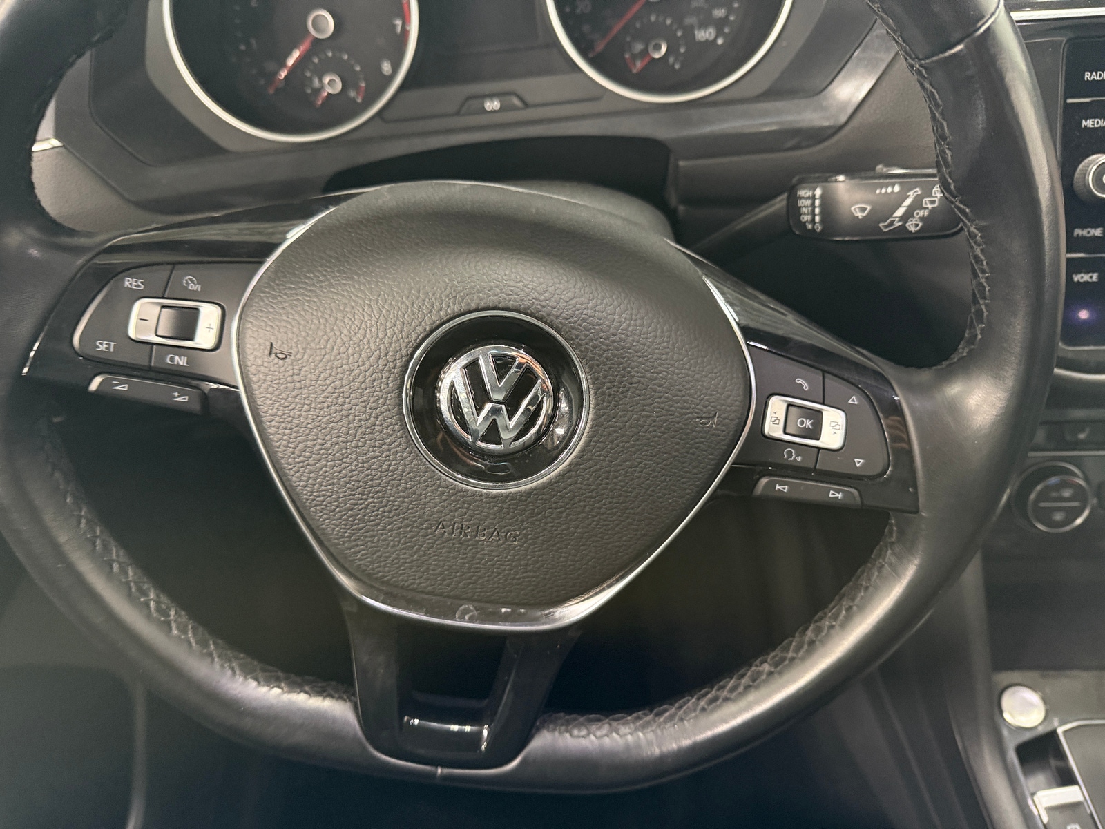 Thumbnail: 2018 Volkswagen Tiguan - 4