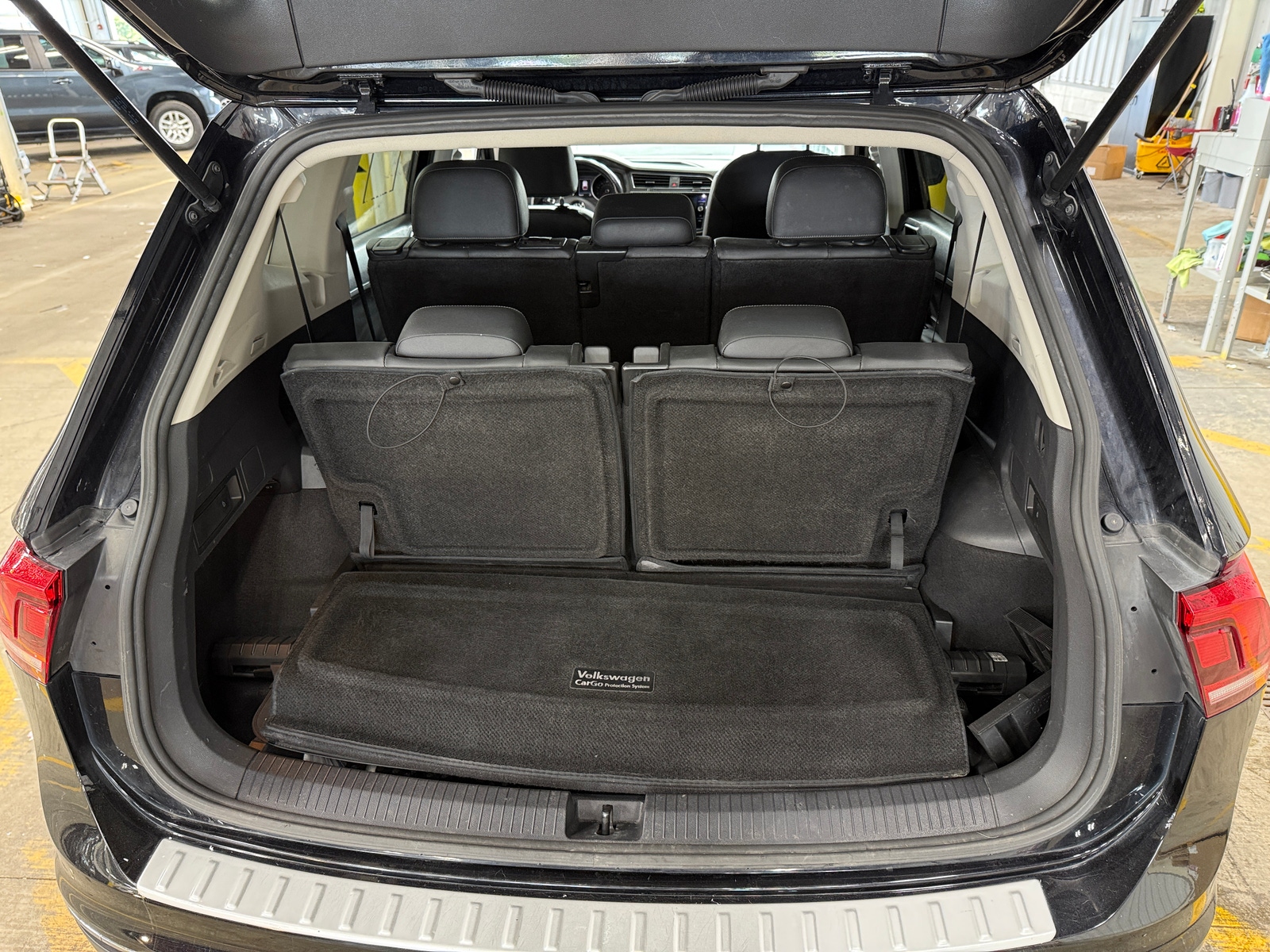 Thumbnail: 2018 Volkswagen Tiguan - 6