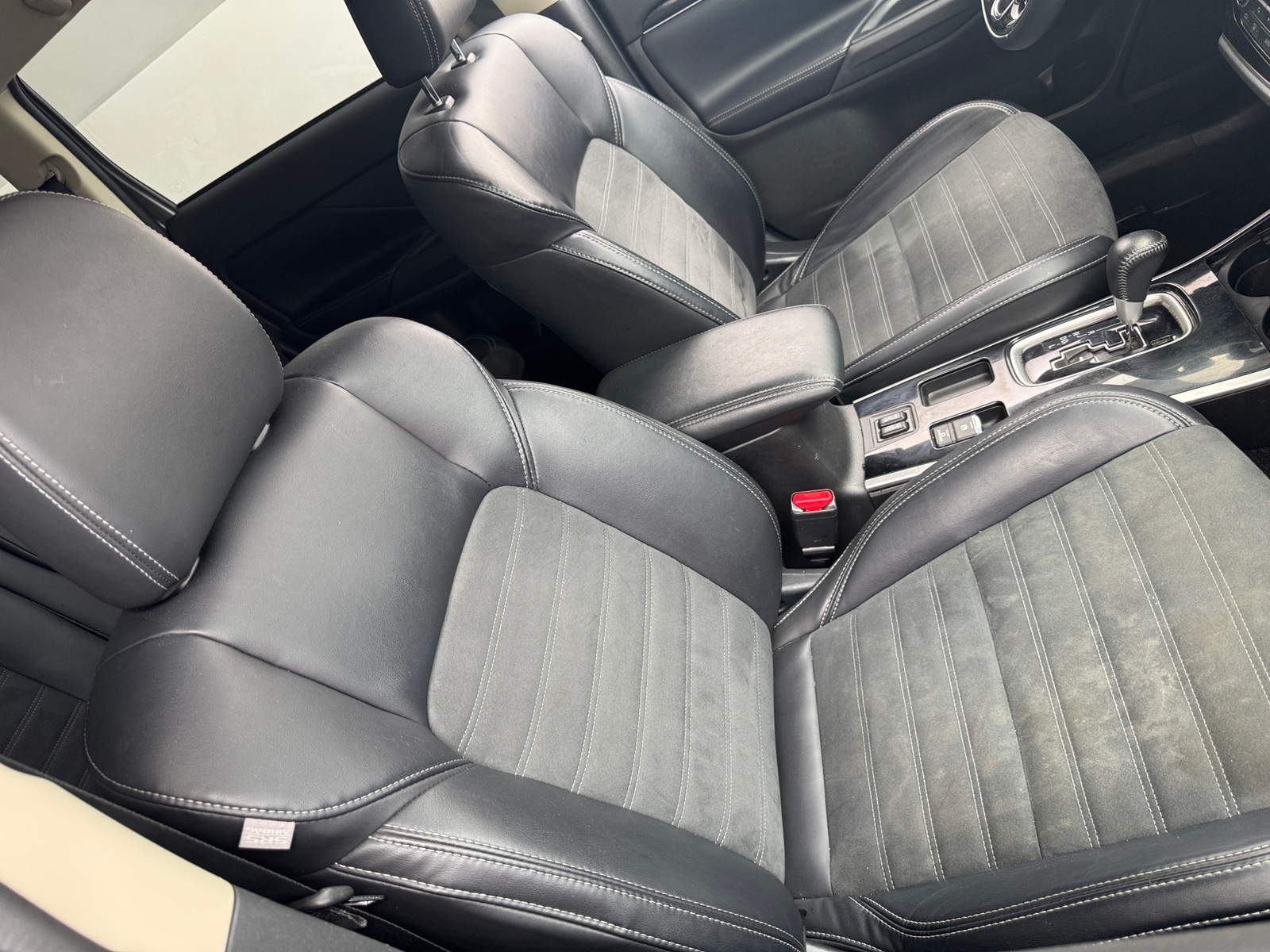 Thumbnail: 2019 Mitsubishi Outlander - 2